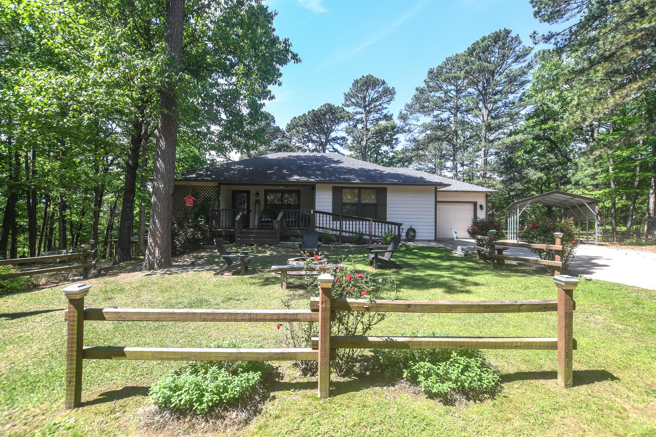 2548 Pine Tree Drive Property Photo 1