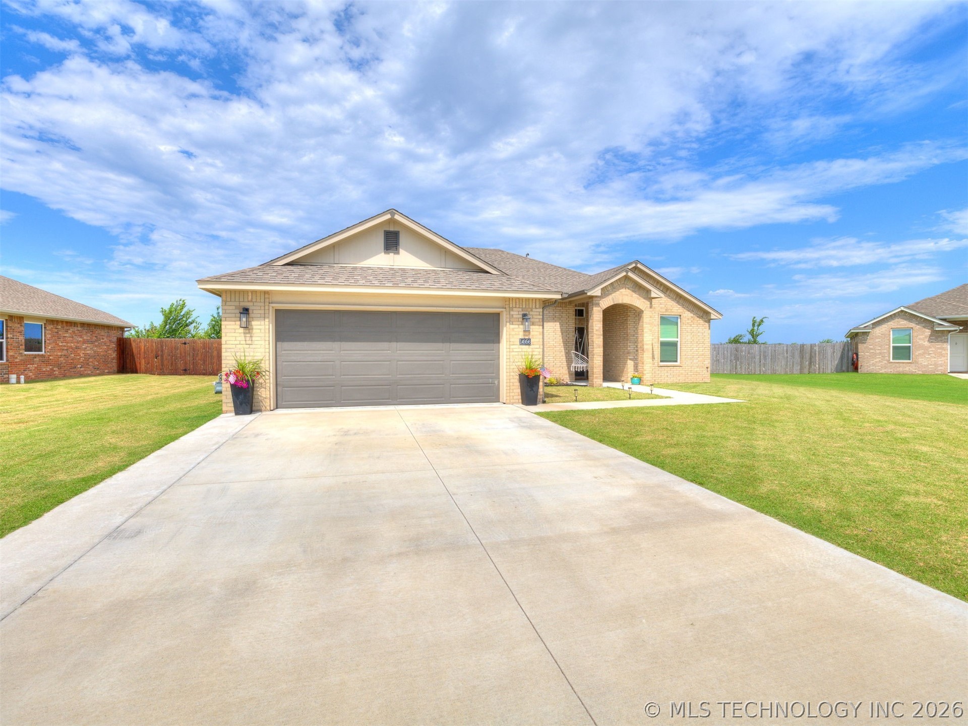 14956 S Oak Street Property Photo 2
