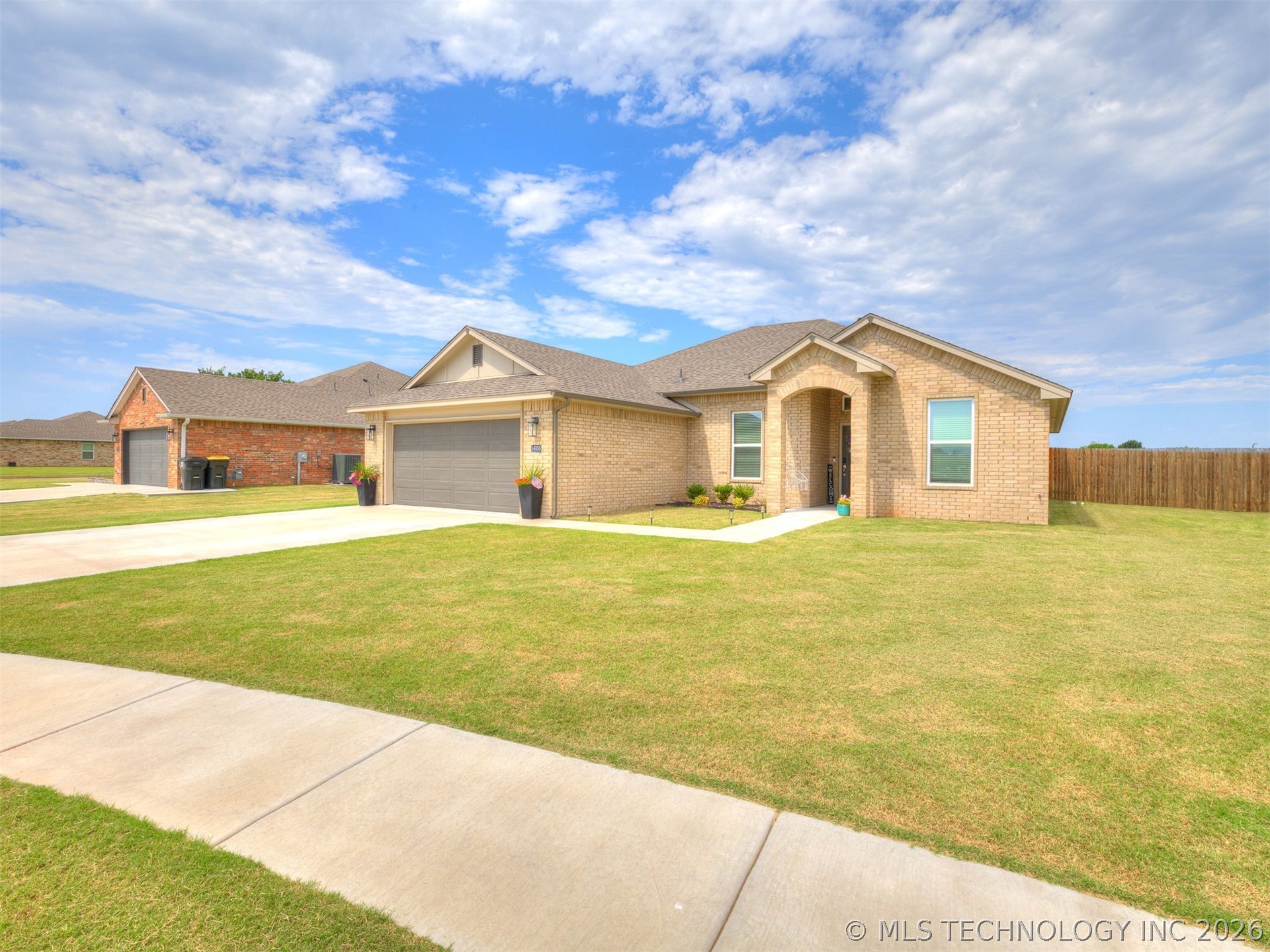 14956 S Oak Street Property Photo 3