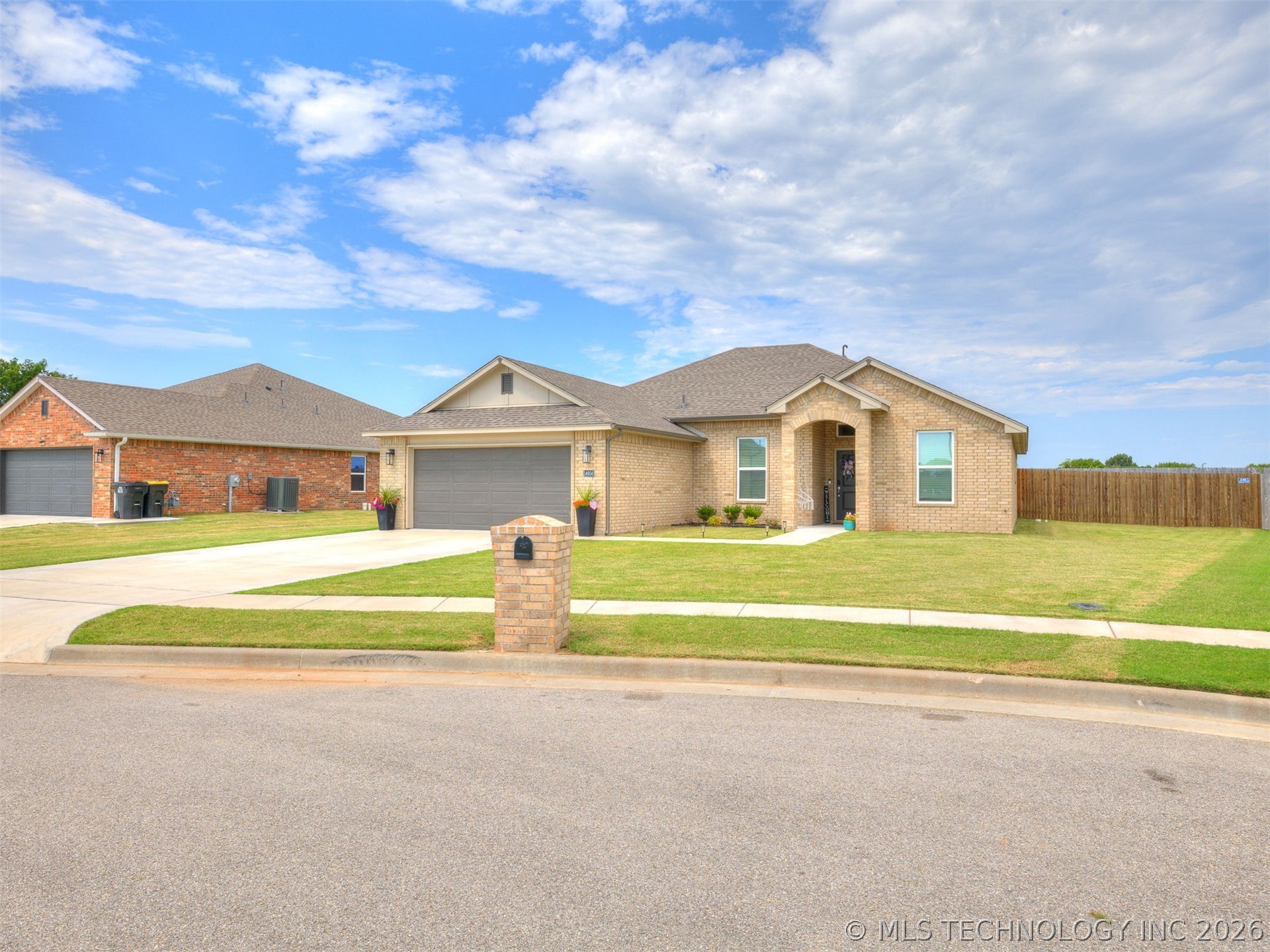 14956 S Oak Street Property Photo 4