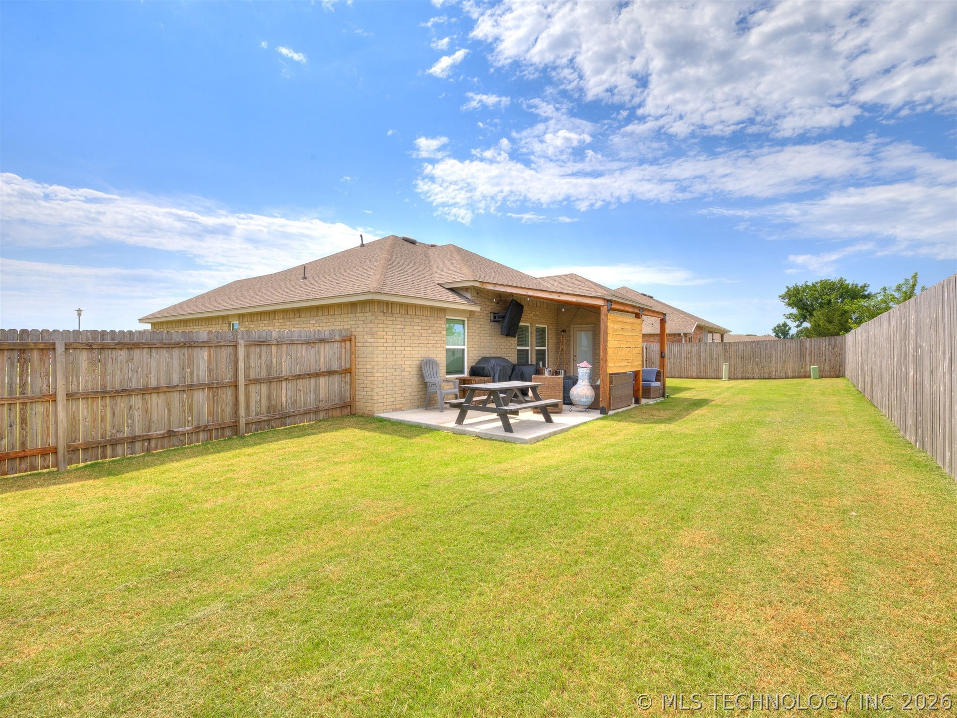 14956 S Oak Street Property Photo 8