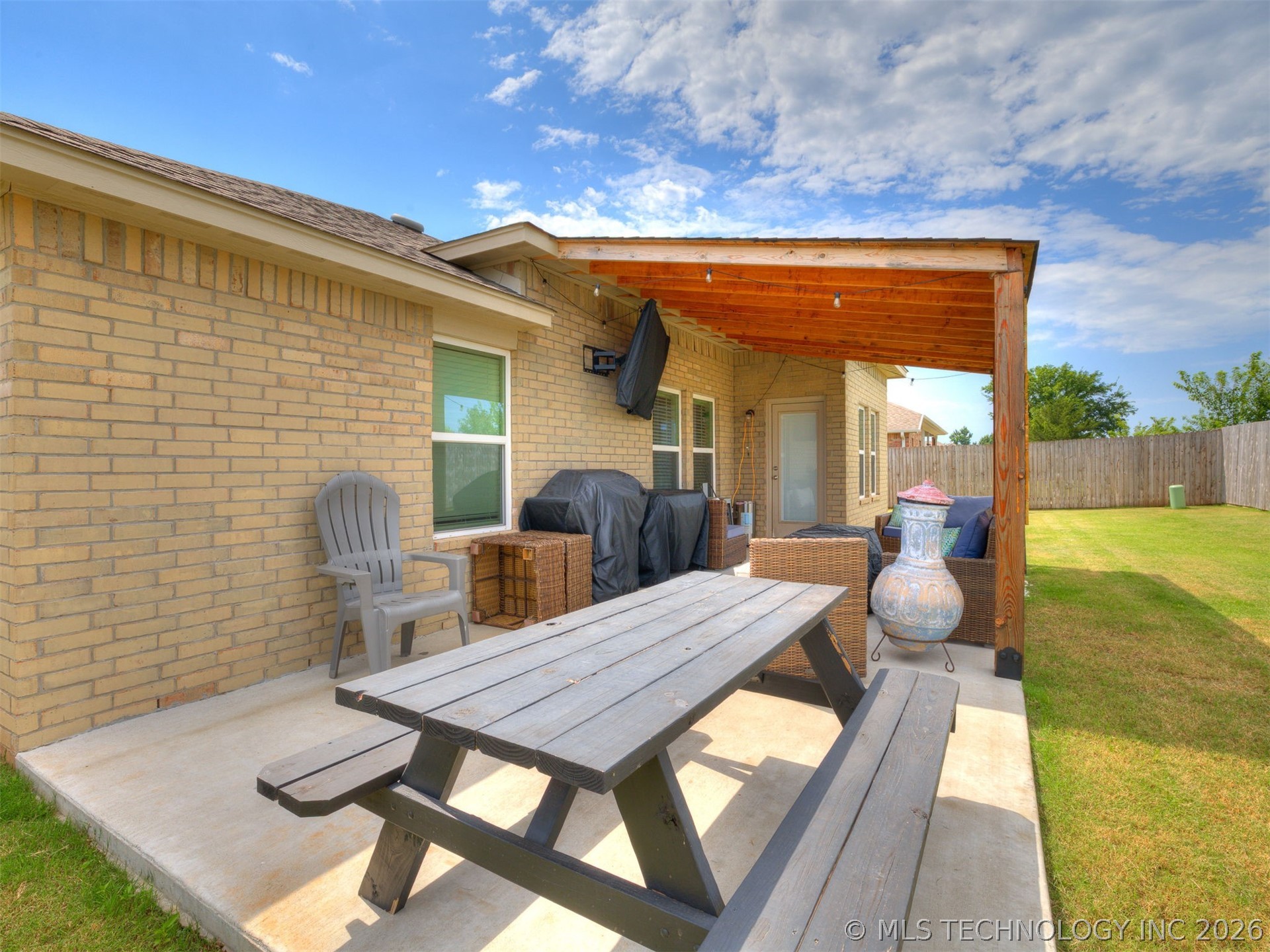 14956 S Oak Street Property Photo 9