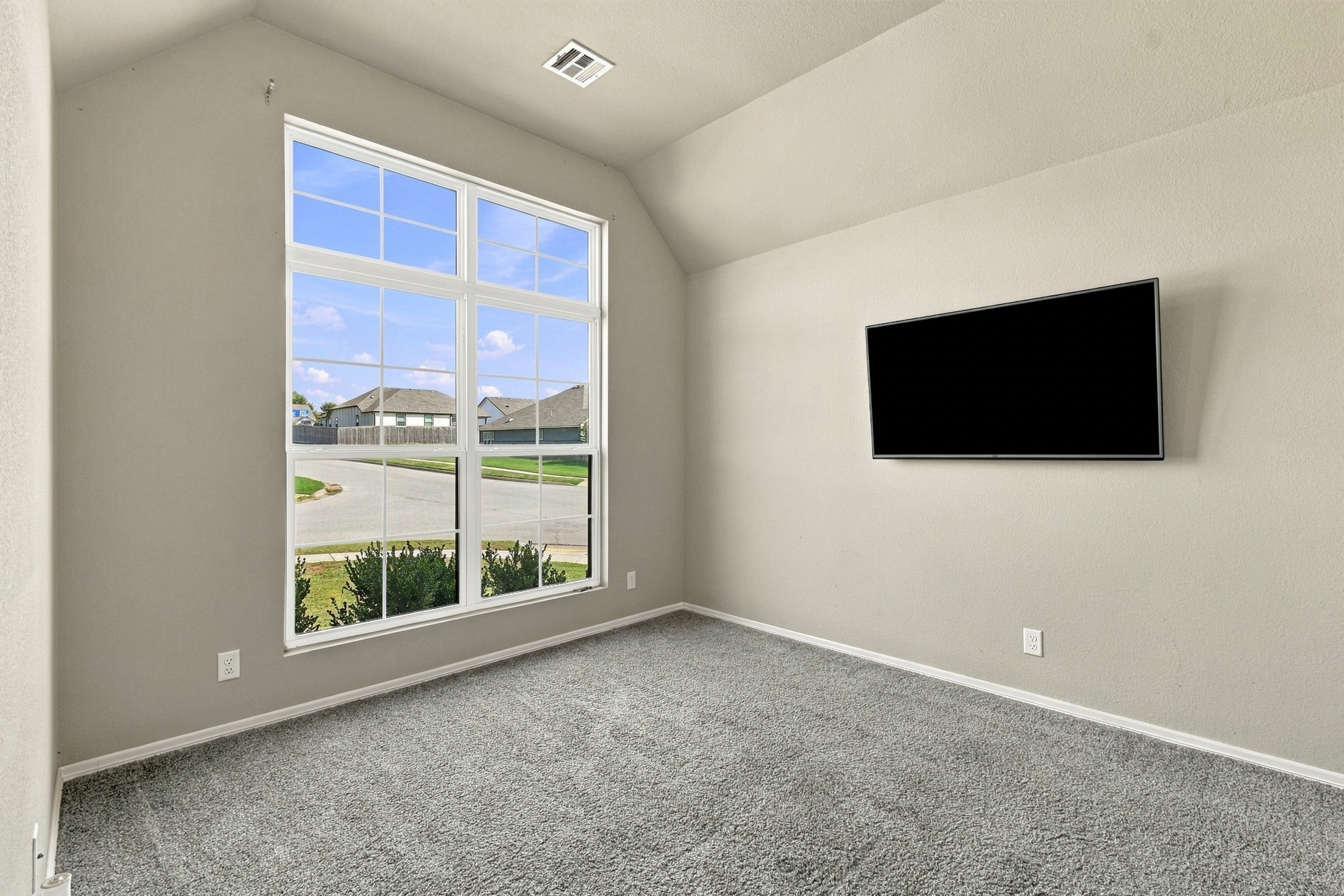7312 S Indianwood Avenue Property Photo 8