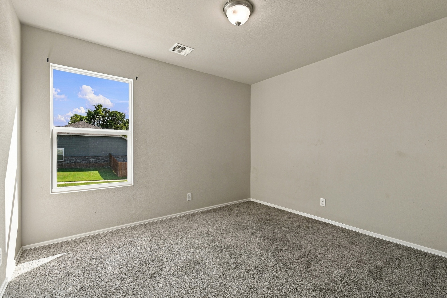 7312 S Indianwood Avenue Property Photo 9