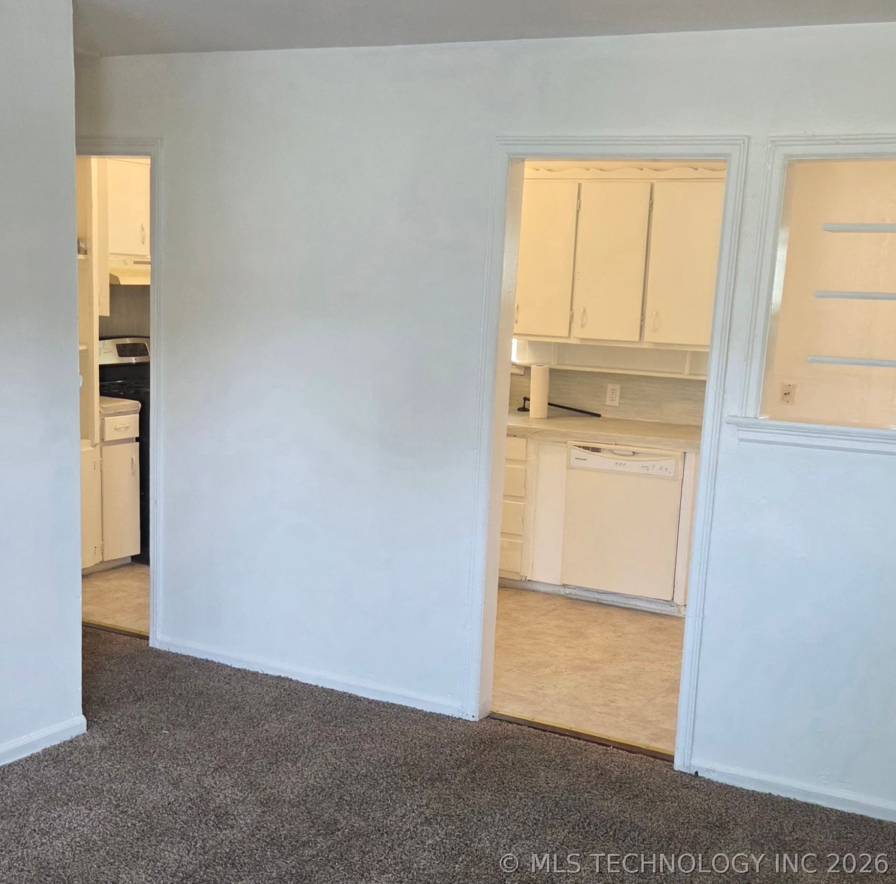 20 E 63rd Street North Property Photo 4