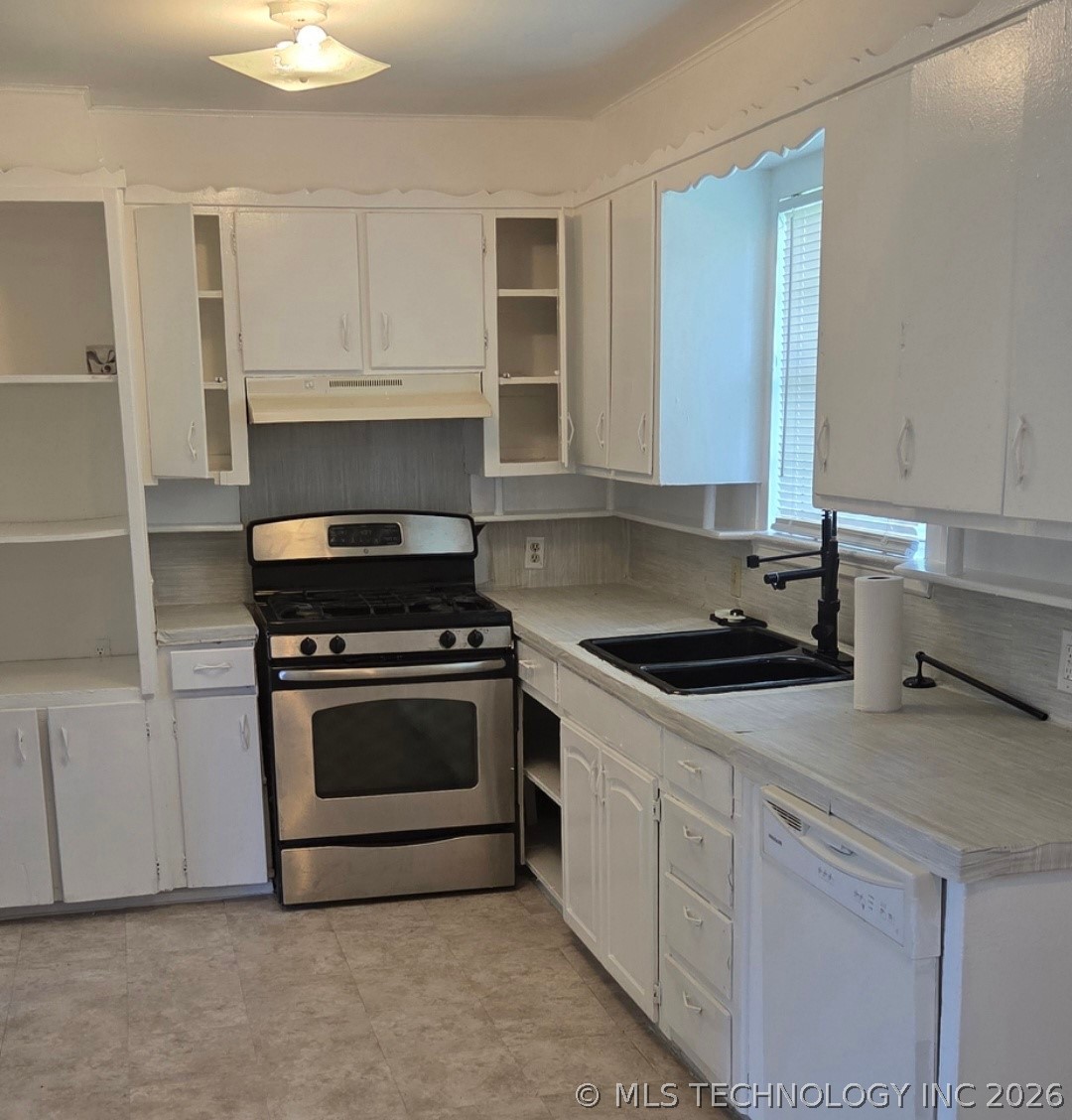 20 E 63rd Street North Property Photo 5