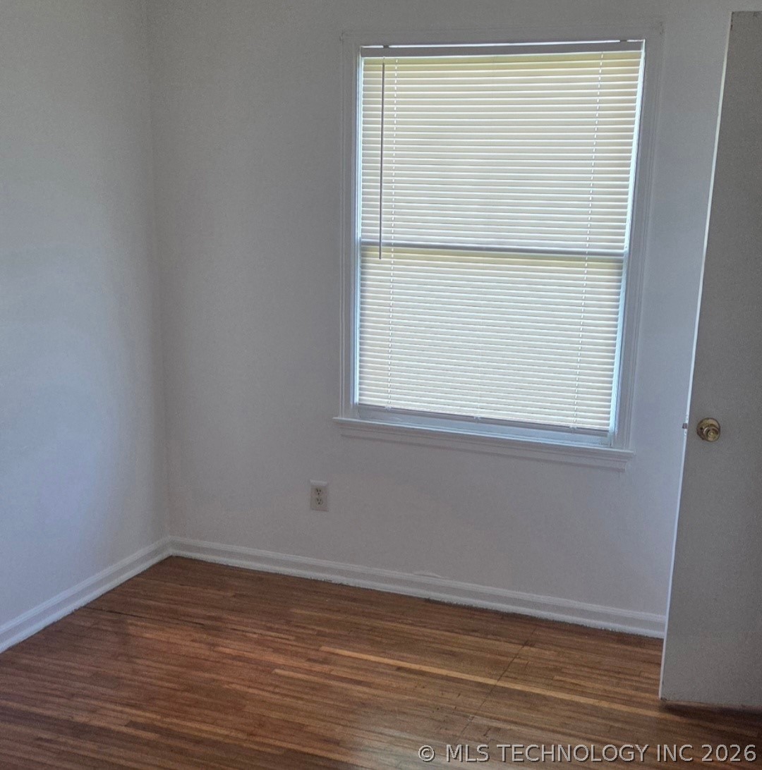 20 E 63rd Street North Property Photo 8