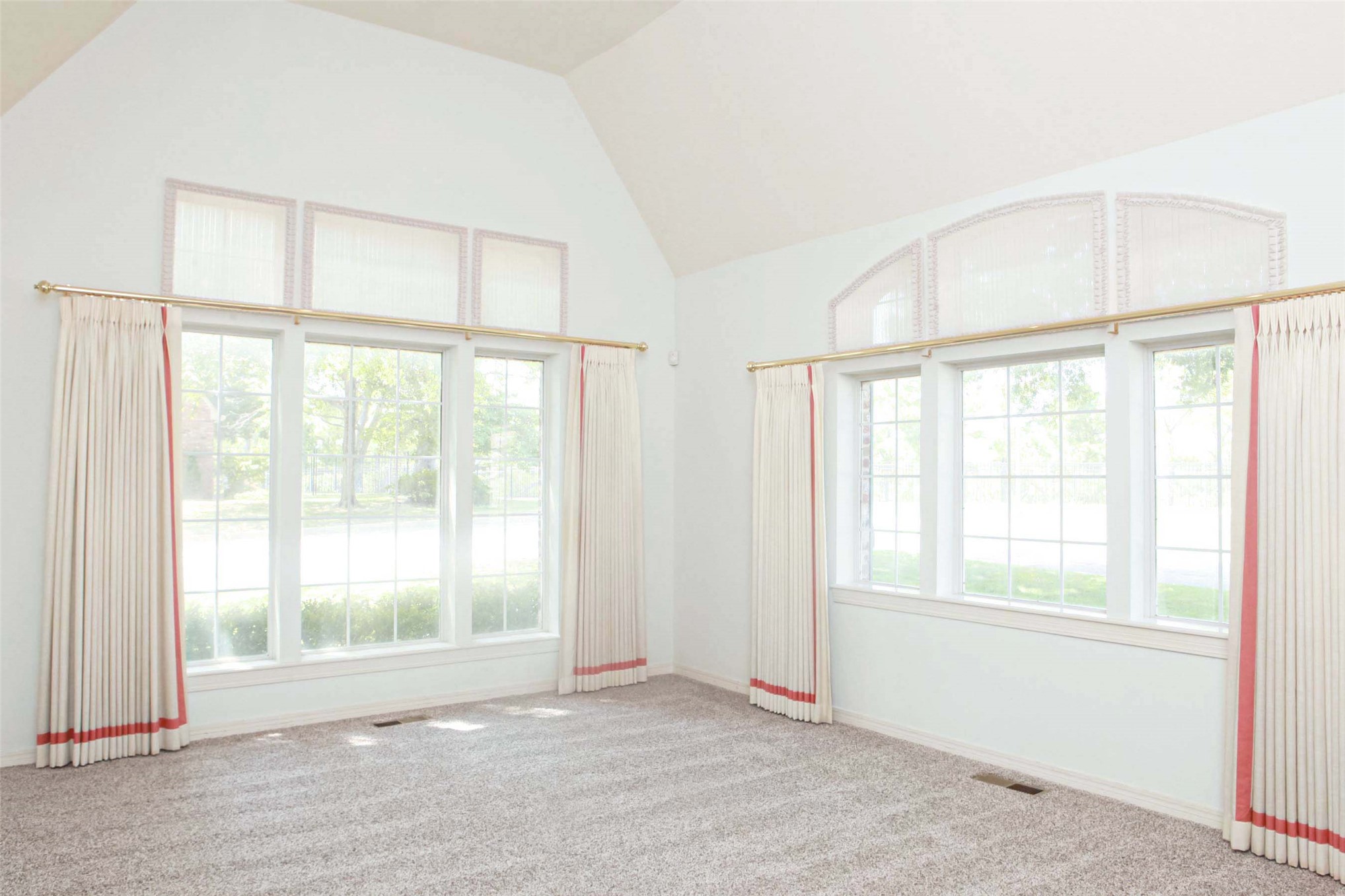 1431 S Newport Avenue Property Photo 7