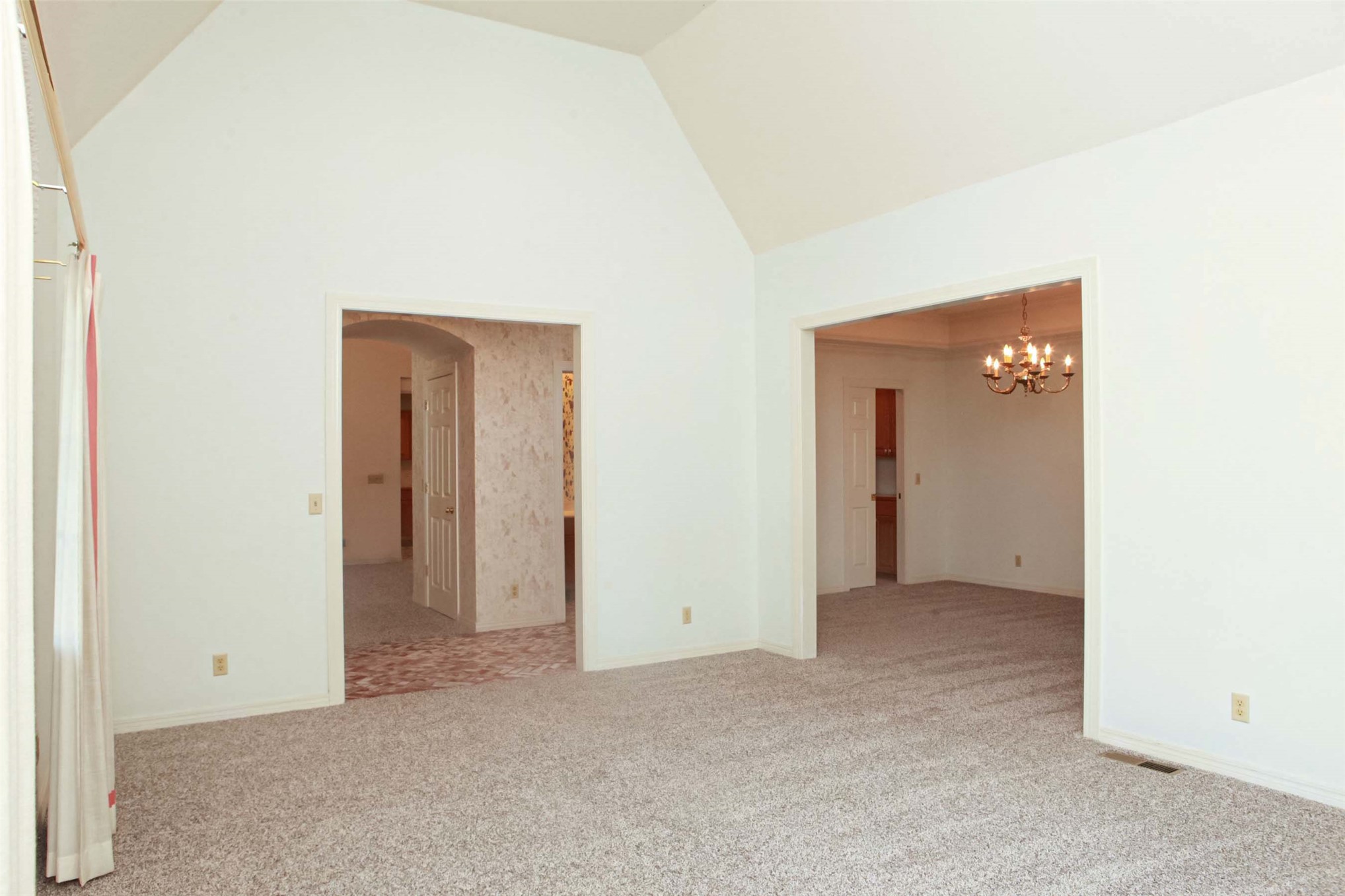 1431 S Newport Avenue Property Photo 9