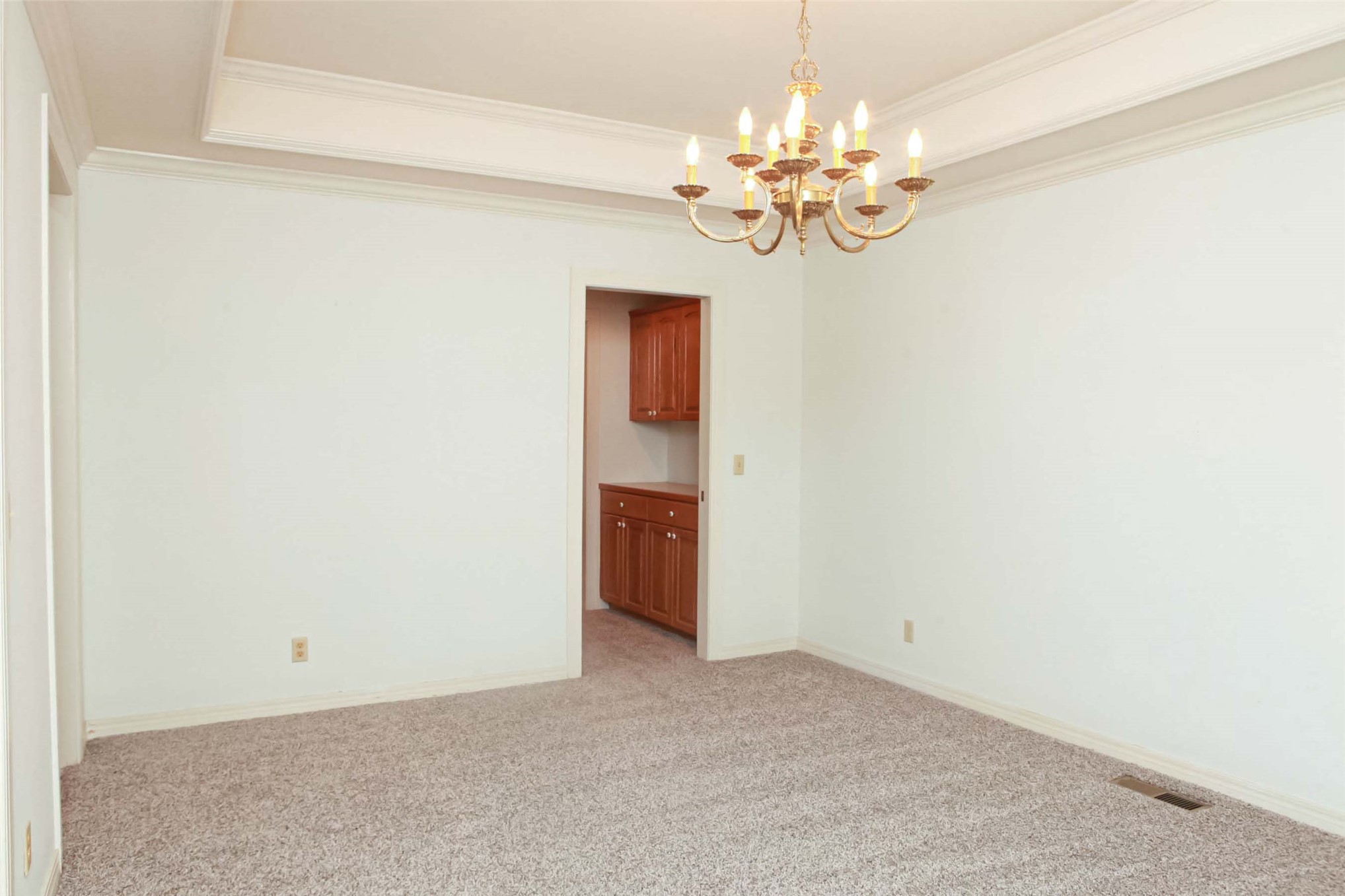 1431 S Newport Avenue Property Photo 10