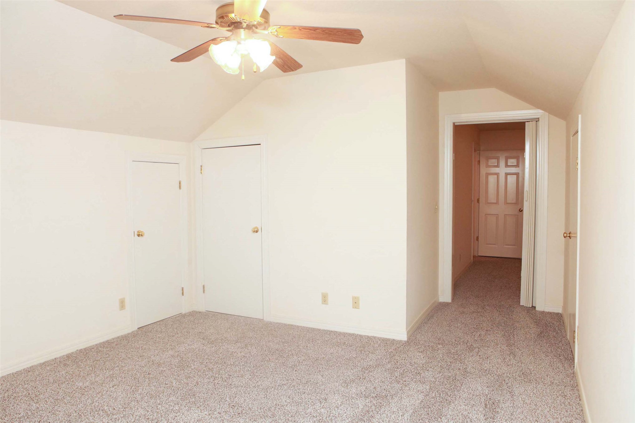 1431 S Newport Avenue Property Photo 46