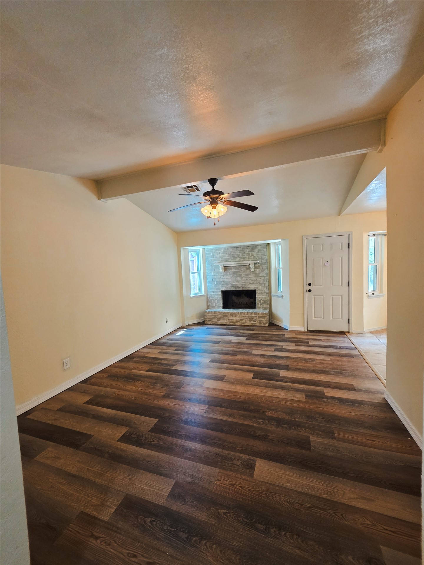 209 E Austin Street Property Photo 3