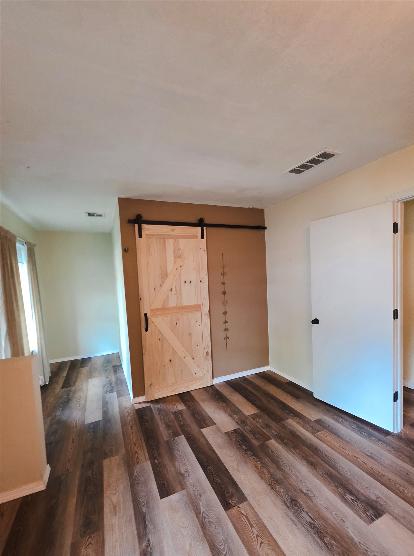209 E Austin Street Property Photo 13