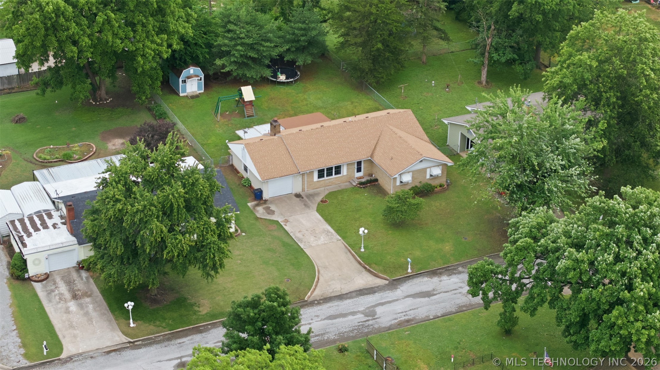 228 S Bell Property Photo 2