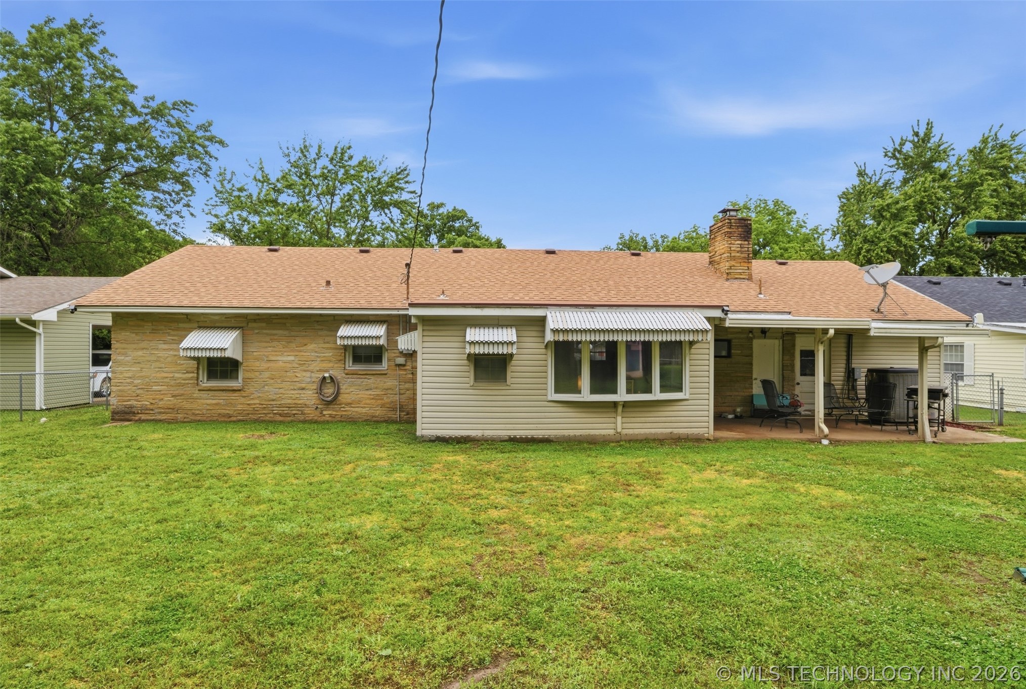 228 S Bell Property Photo 3