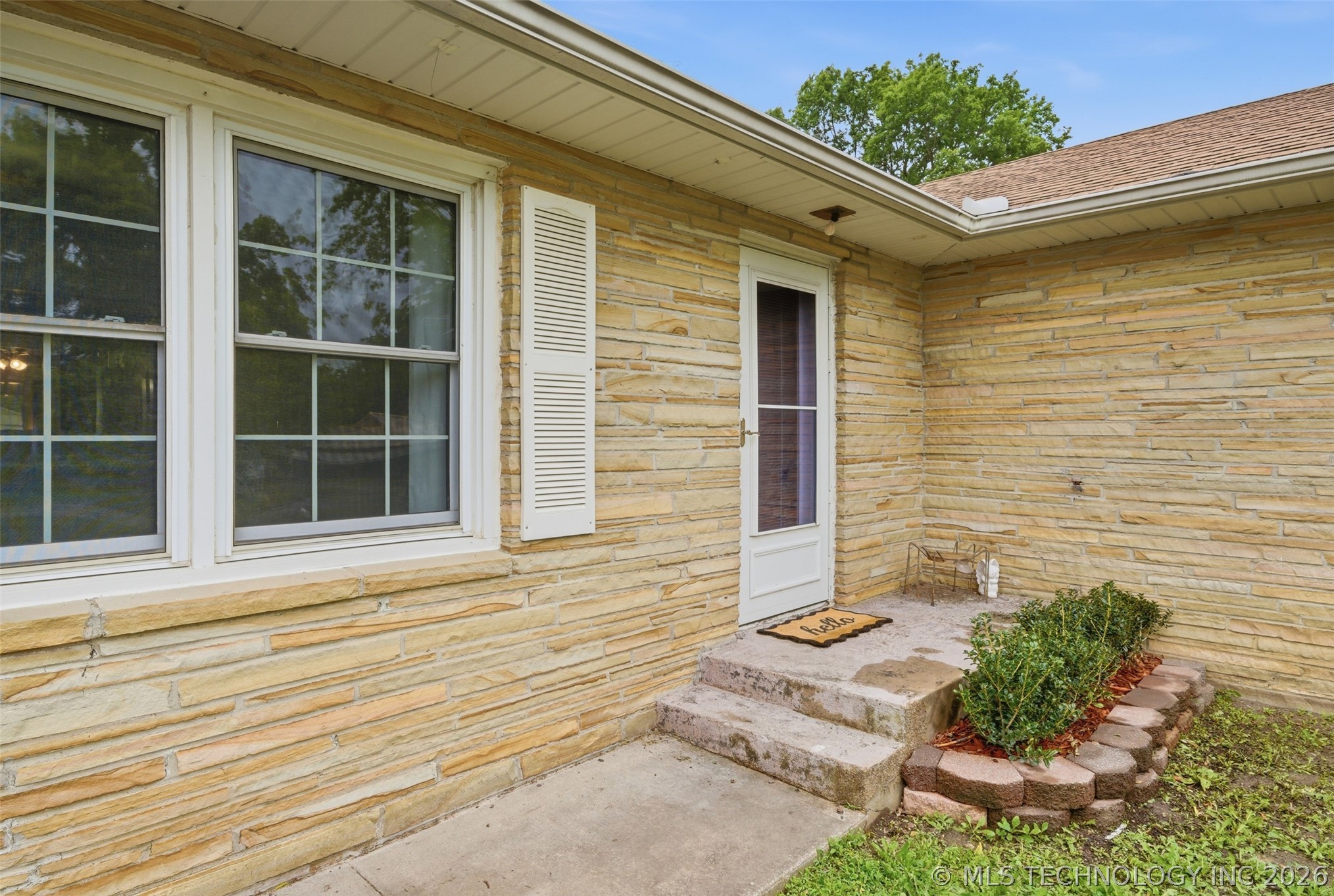 228 S Bell Property Photo 4