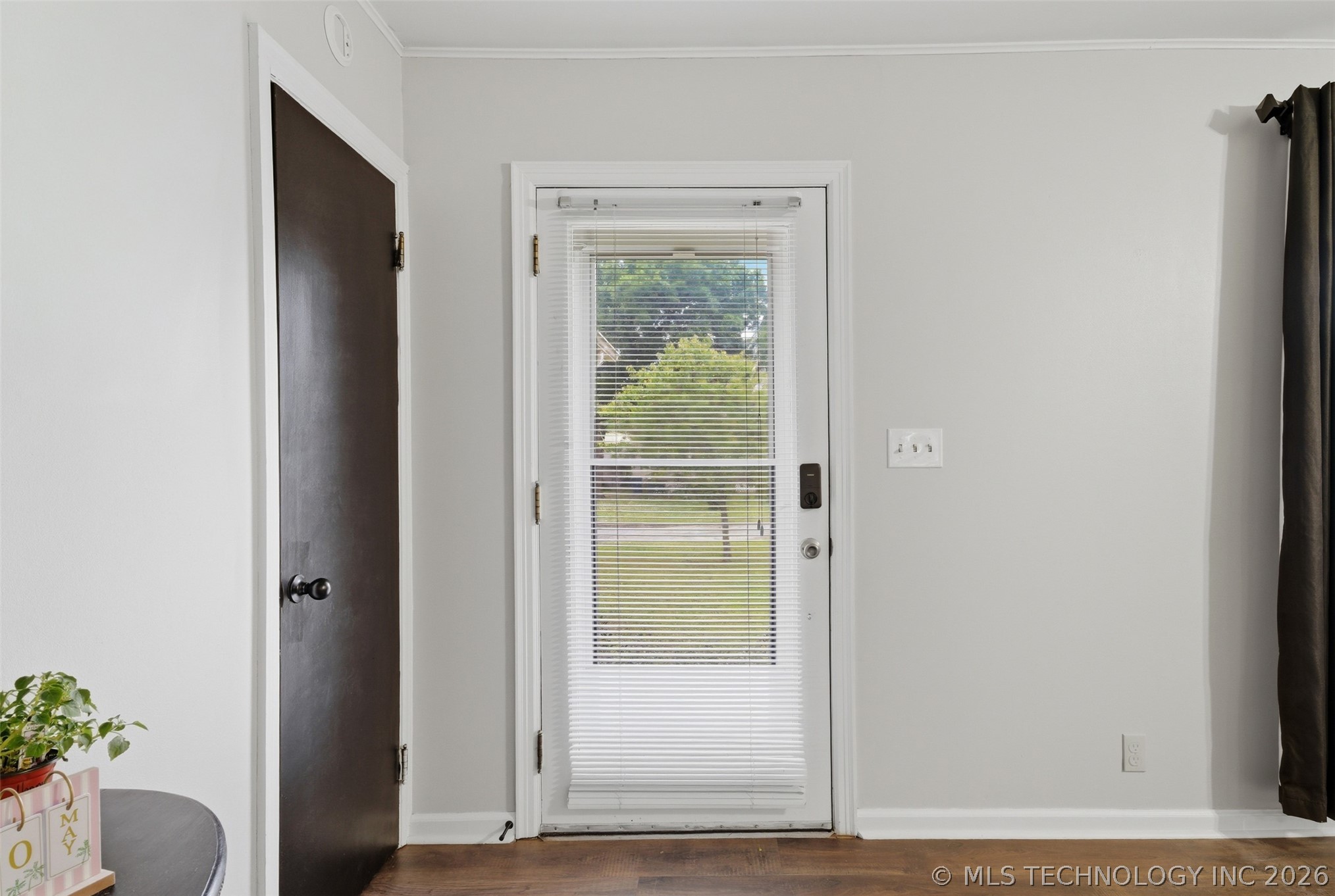 228 S Bell Property Photo 6