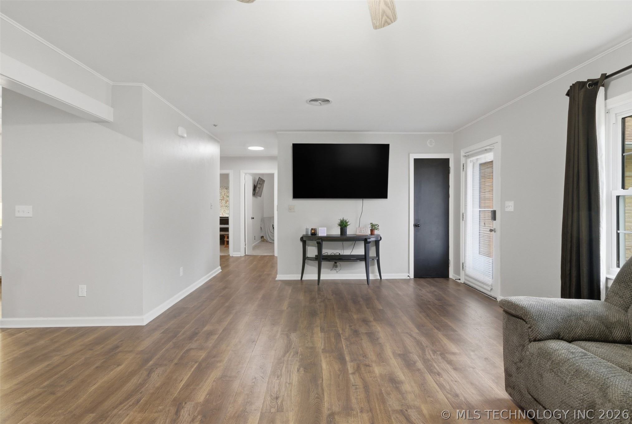 228 S Bell Property Photo 8