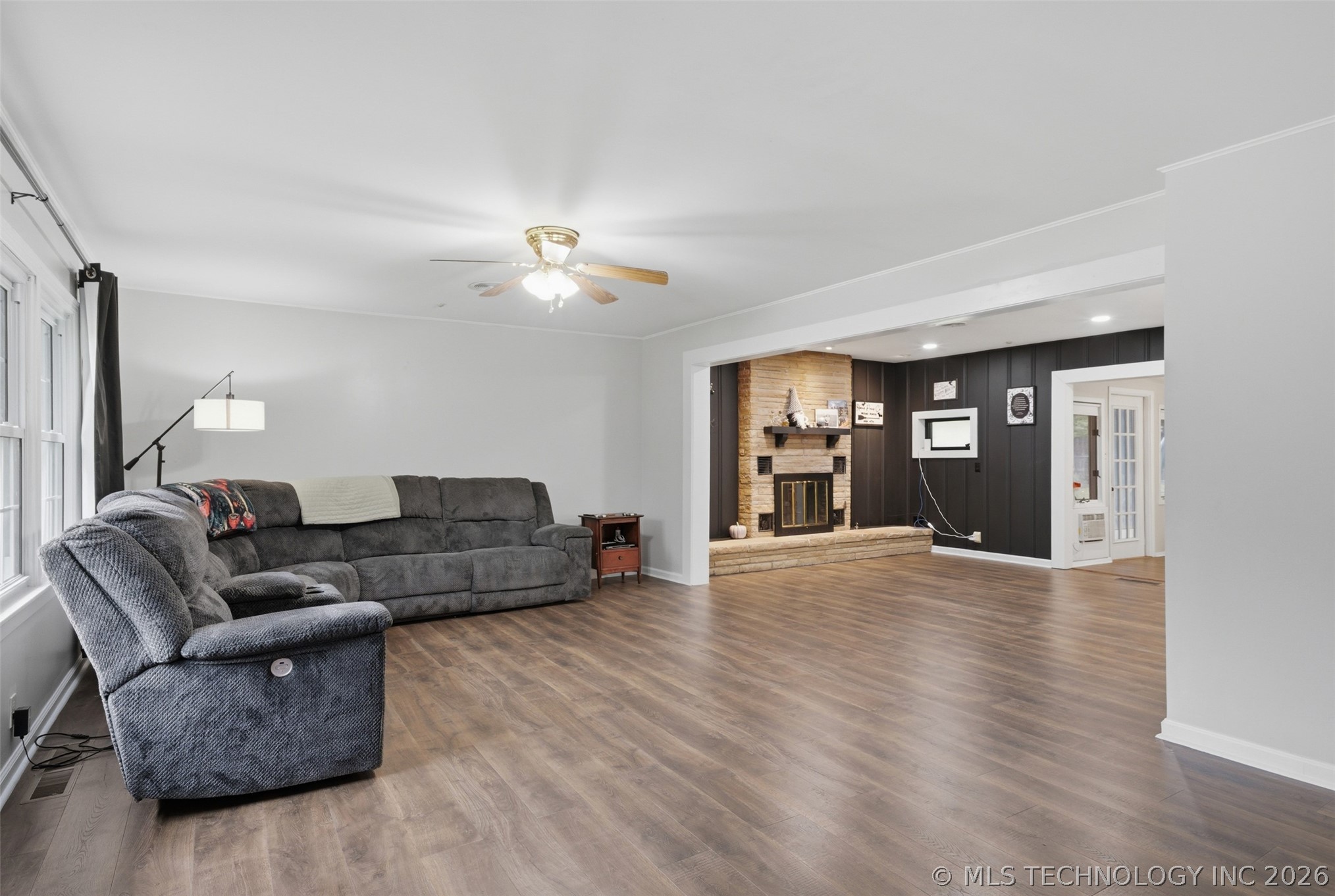 228 S Bell Property Photo 10