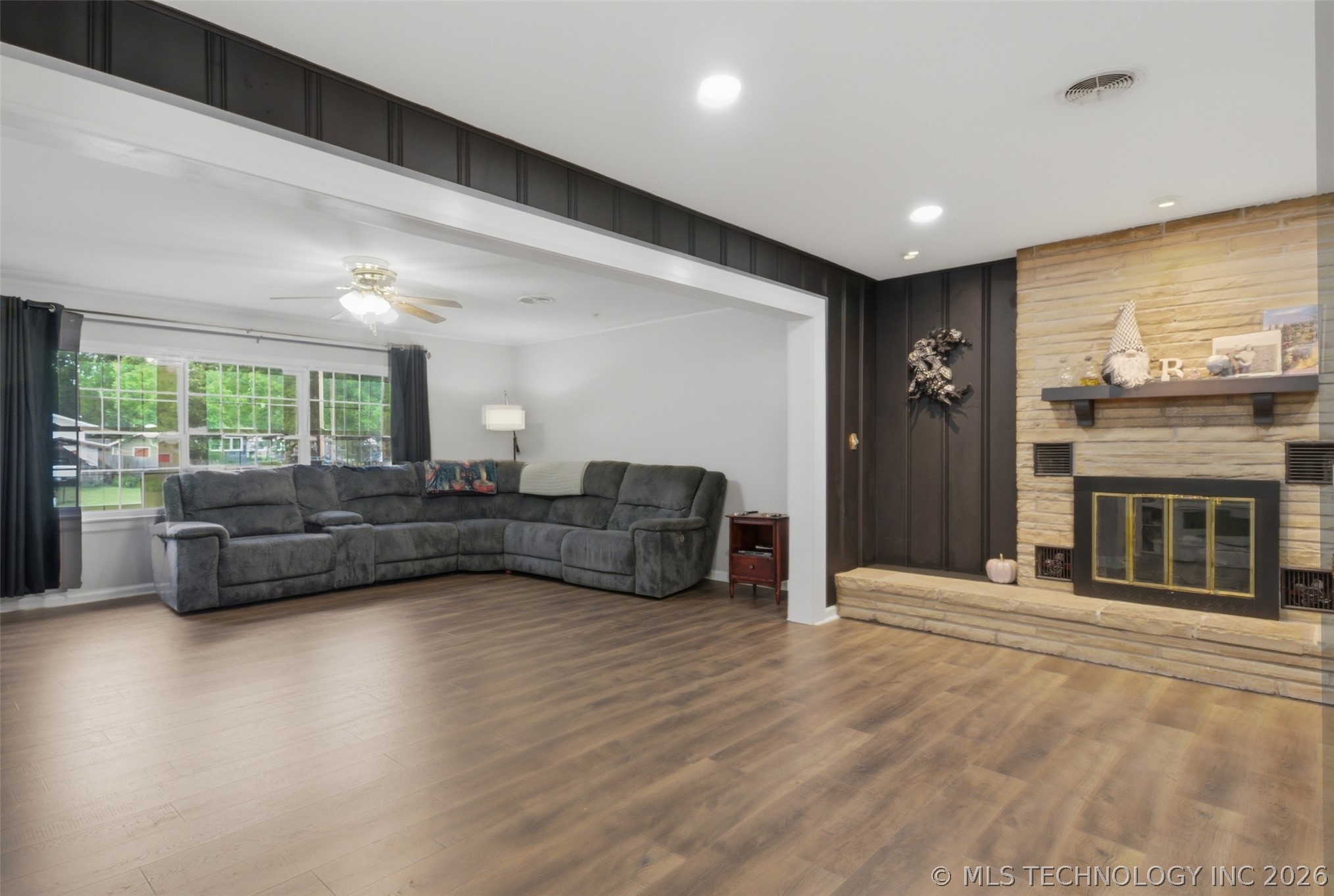 228 S Bell Property Photo 11