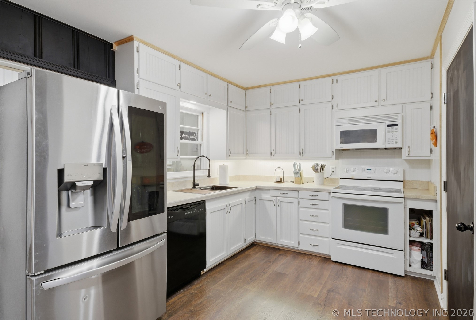 228 S Bell Property Photo 17