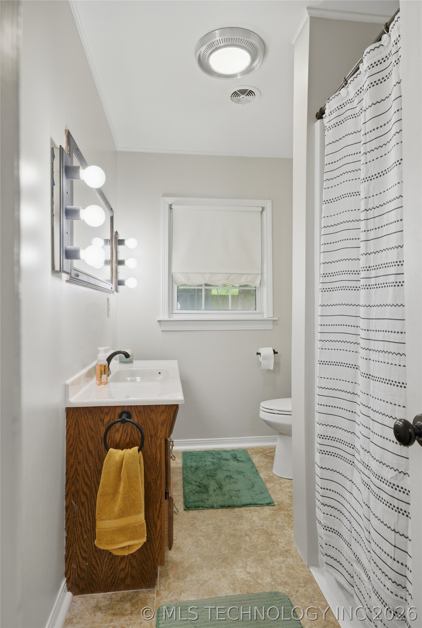 228 S Bell Property Photo 31