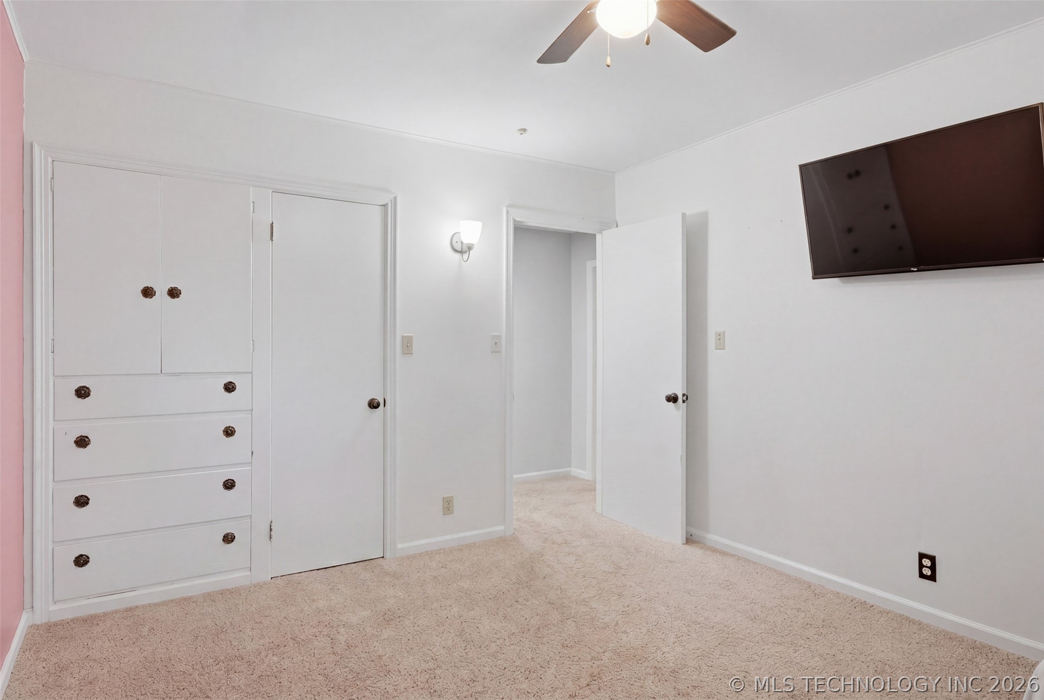 228 S Bell Property Photo 33