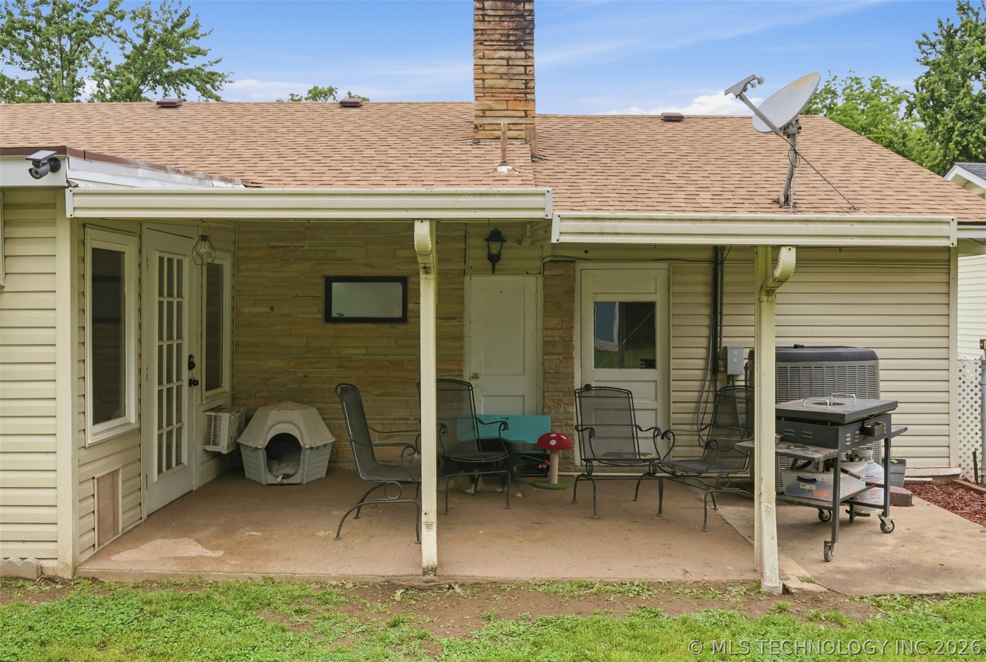 228 S Bell Property Photo 39