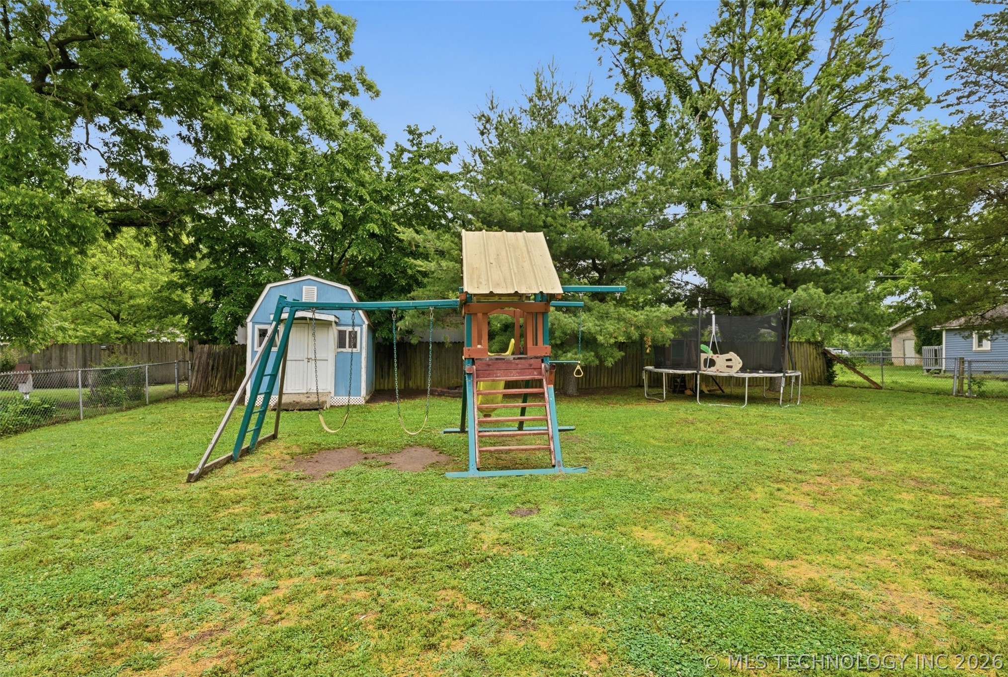 228 S Bell Property Photo 42