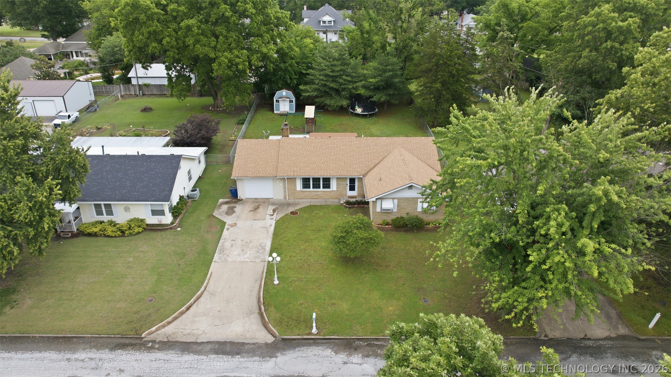 228 S Bell Property Photo 43