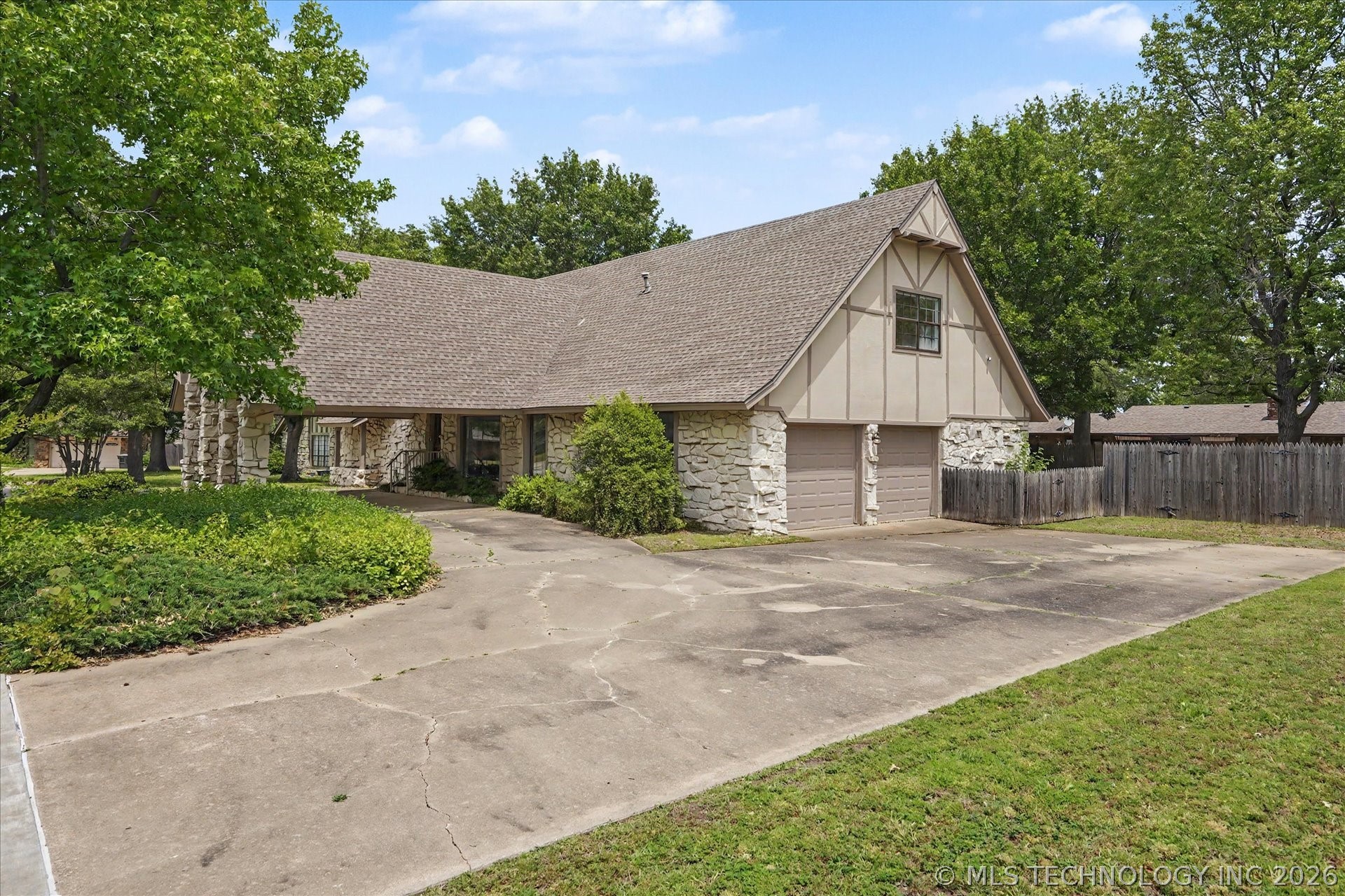 105 Mockingbird Lane Property Photo 4