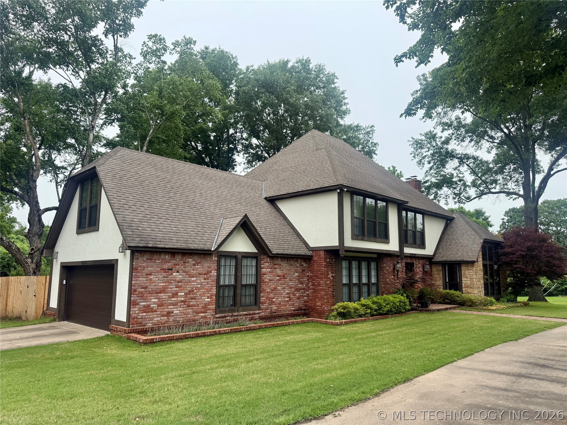 5909 Rolling Oaks Drive Property Photo 2