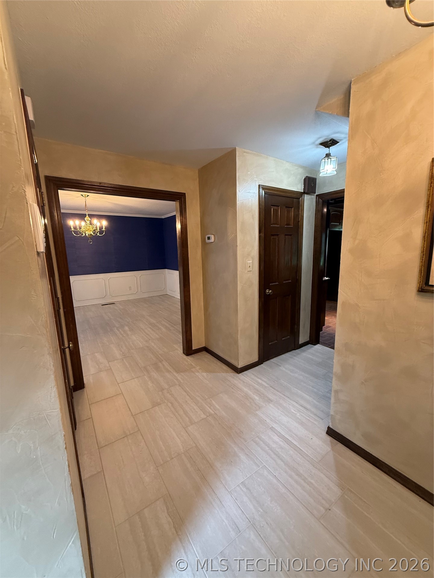 5909 Rolling Oaks Drive Property Photo 6