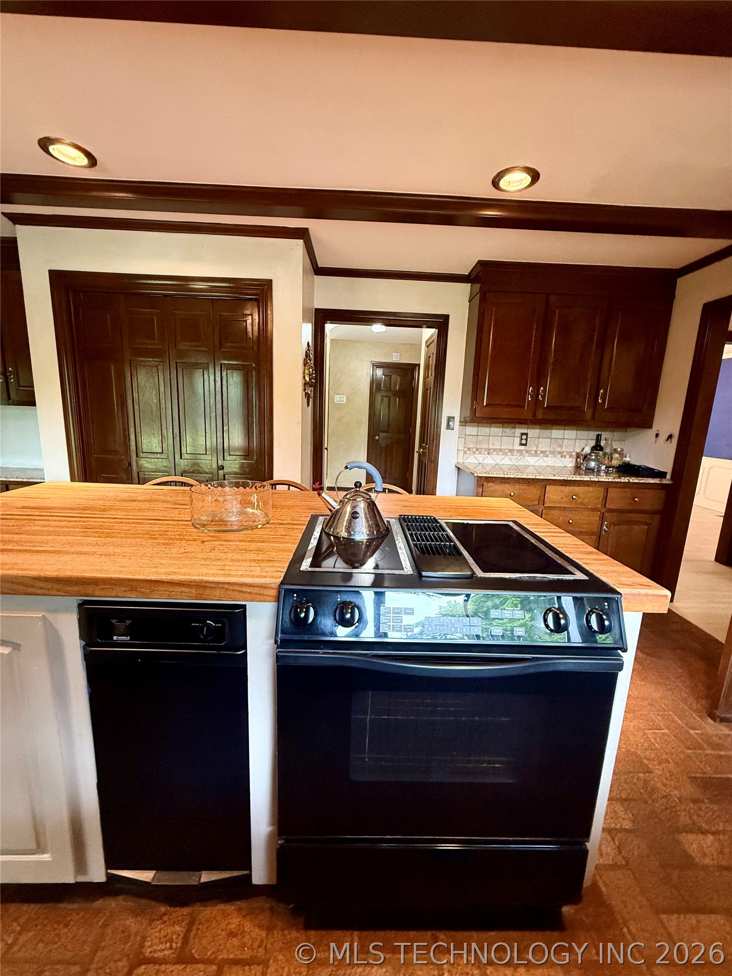 5909 Rolling Oaks Drive Property Photo 14