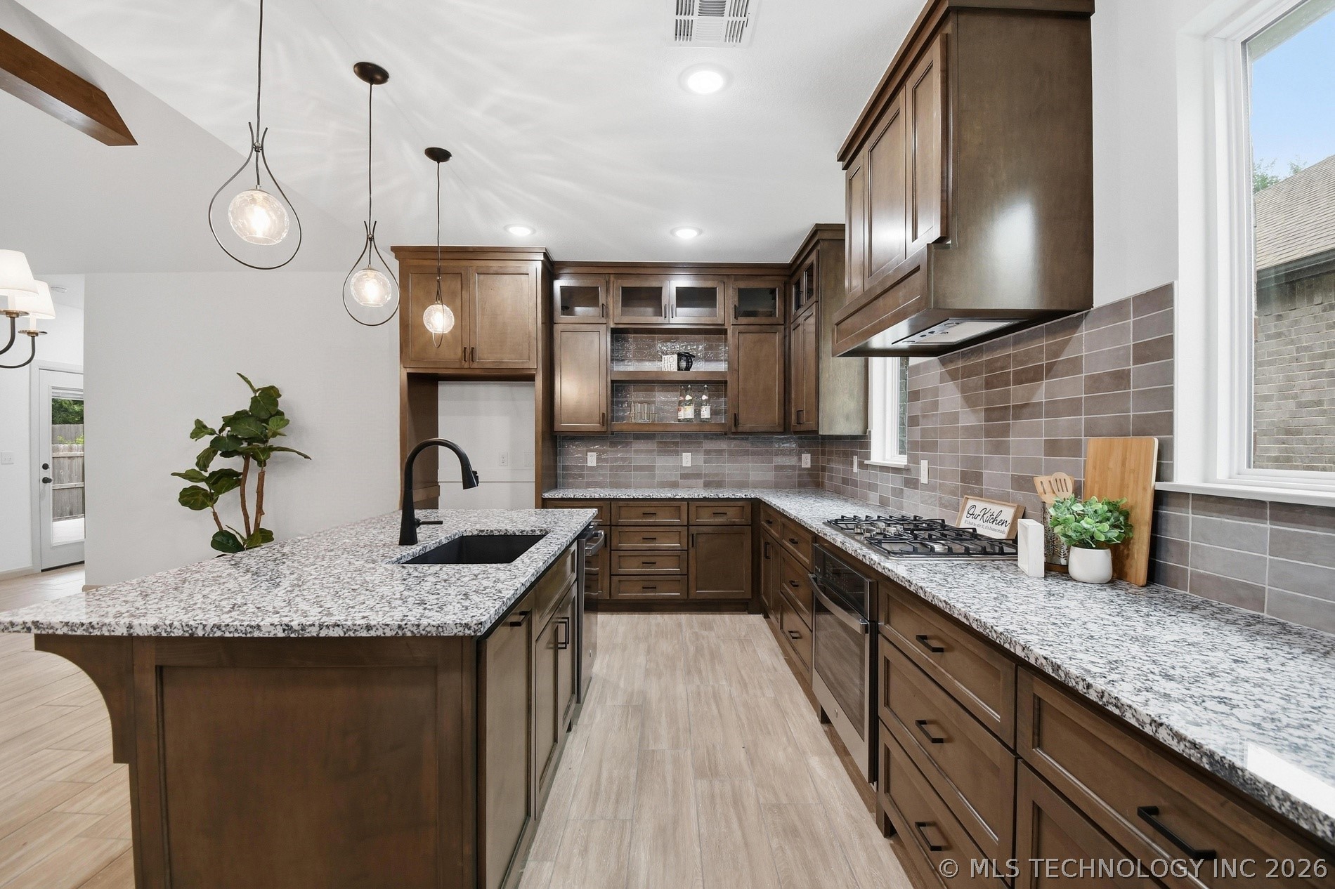 1218 N Elder Avenue Property Photo 10