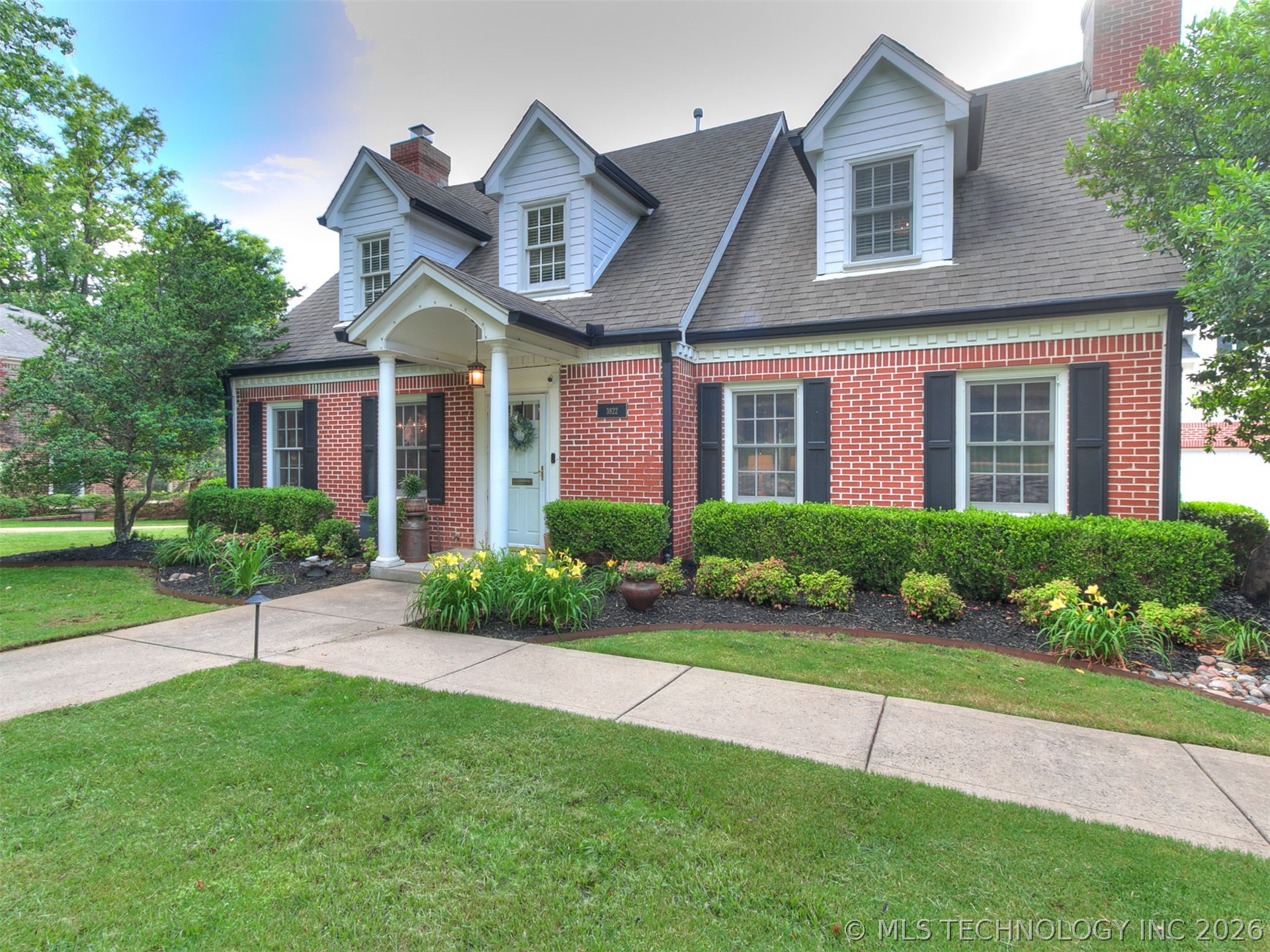 3822 S Atlanta Place Property Photo 2