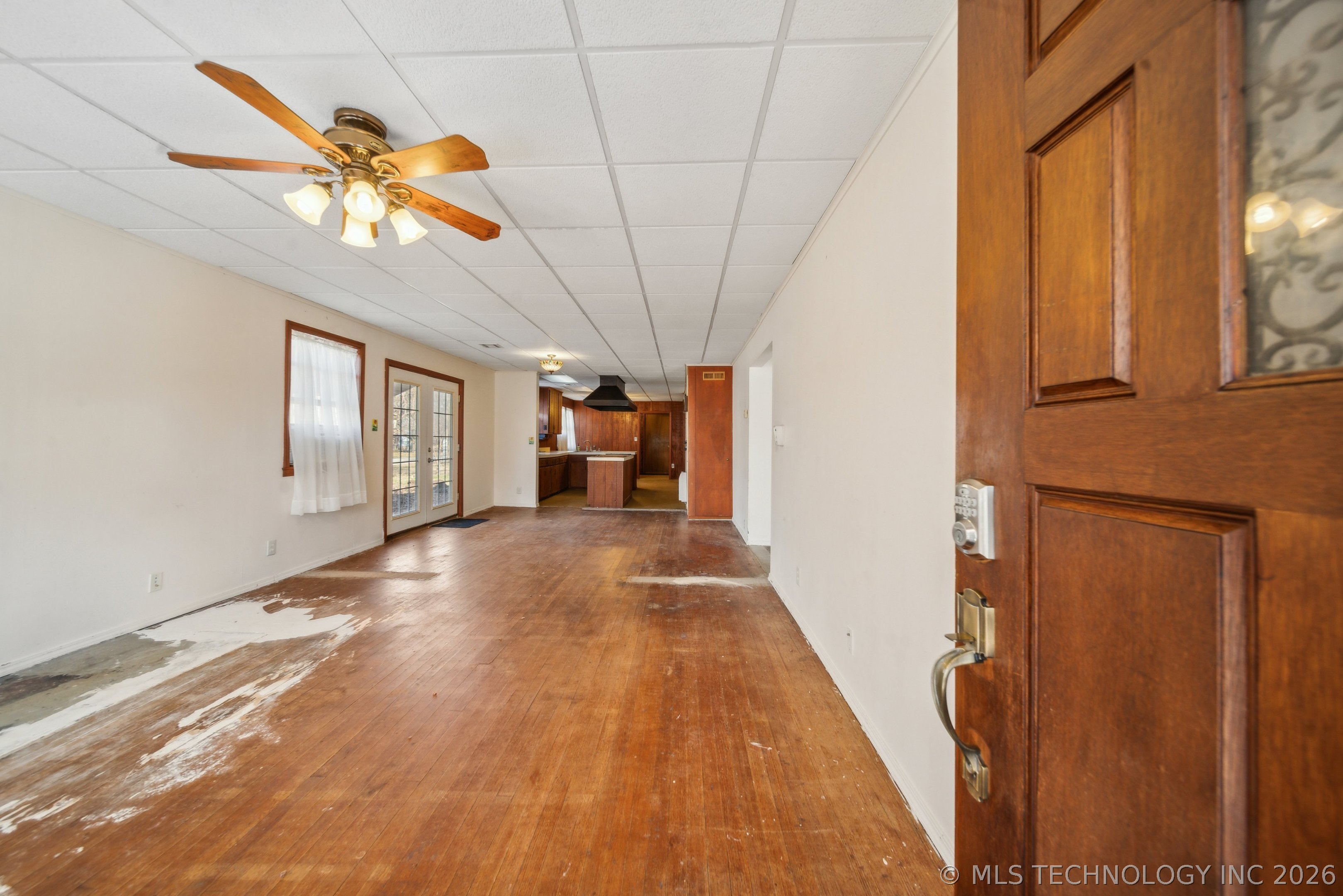 1121 W 9th Street Property Photo 4