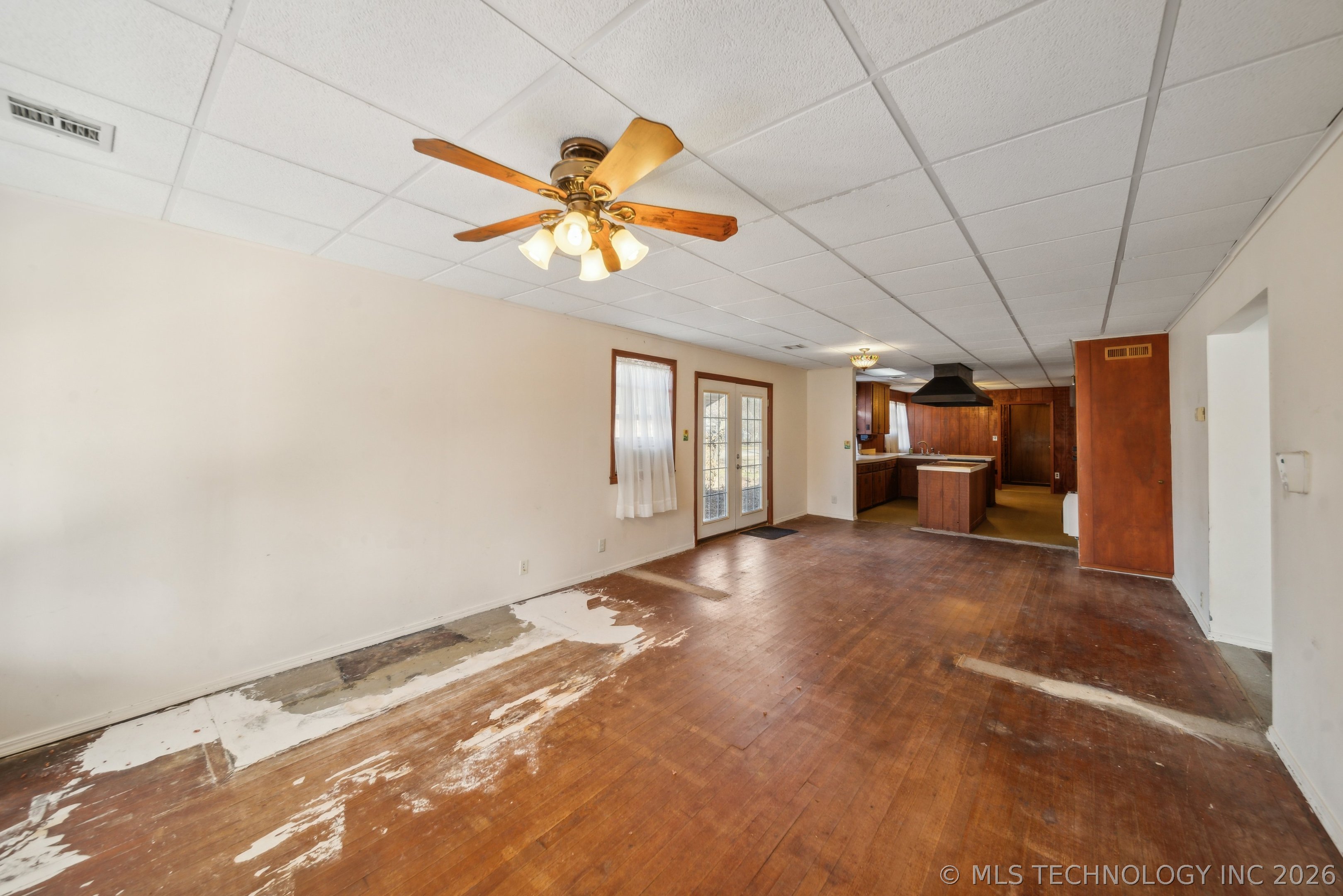 1121 W 9th Street Property Photo 5