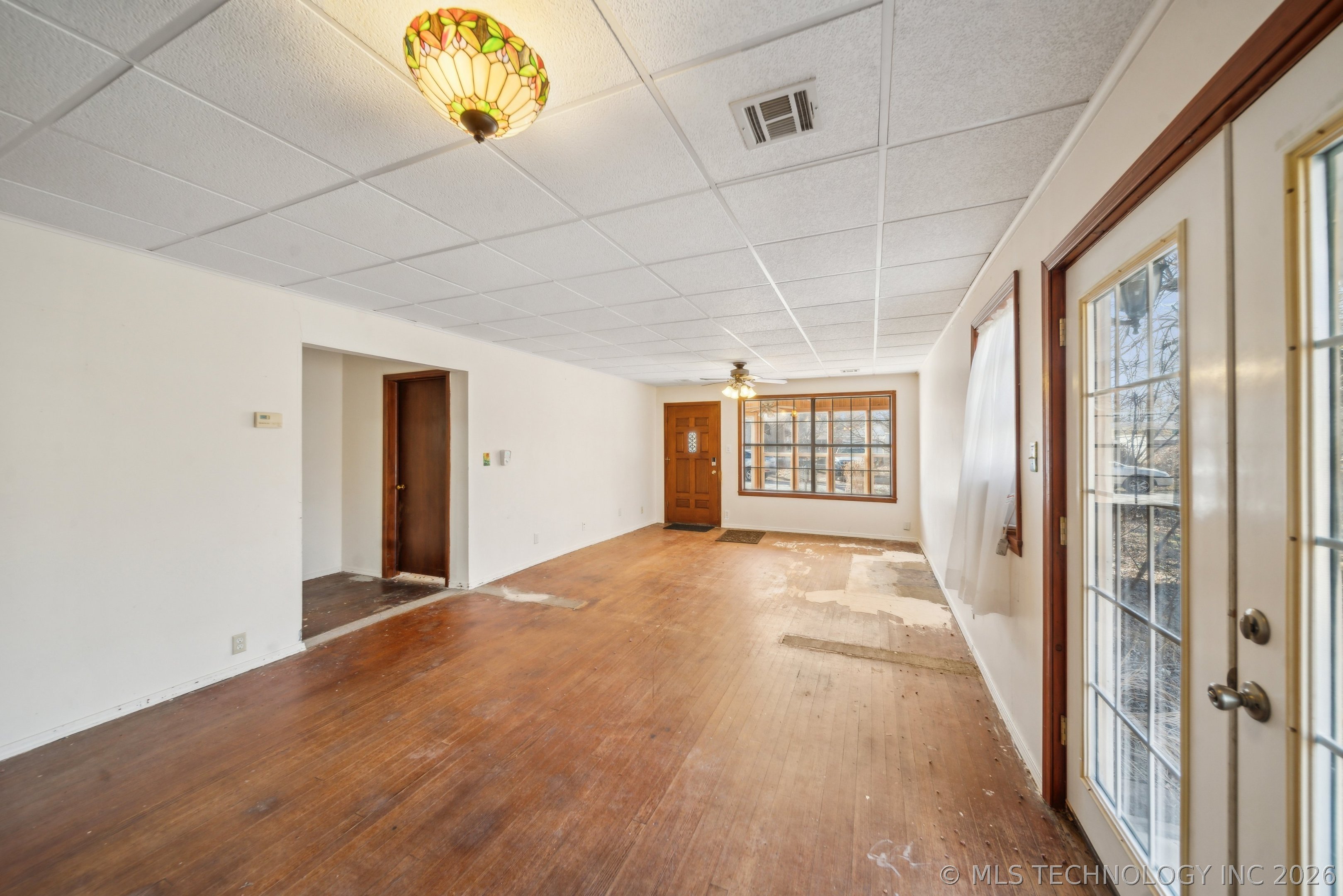 1121 W 9th Street Property Photo 7