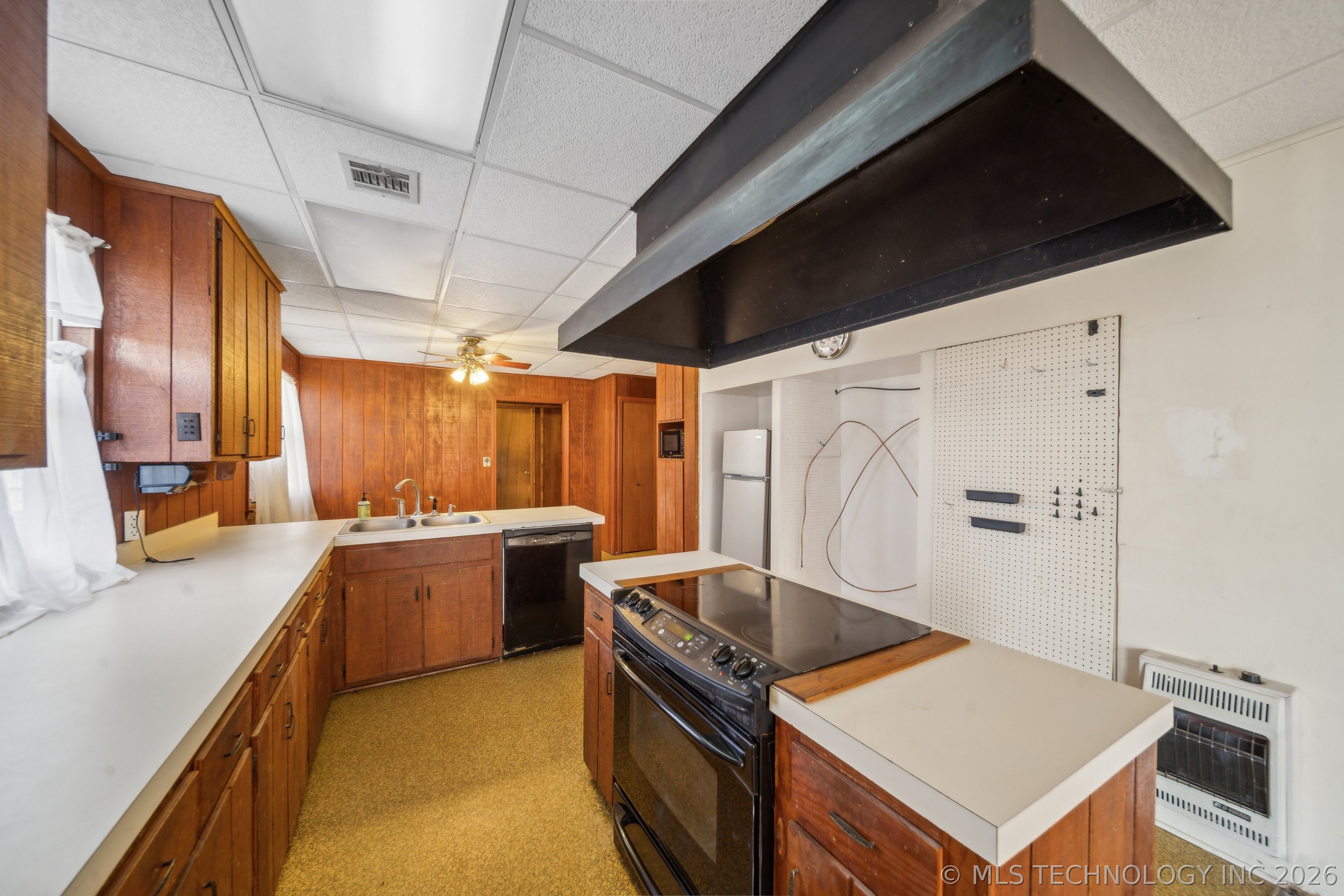 1121 W 9th Street Property Photo 9