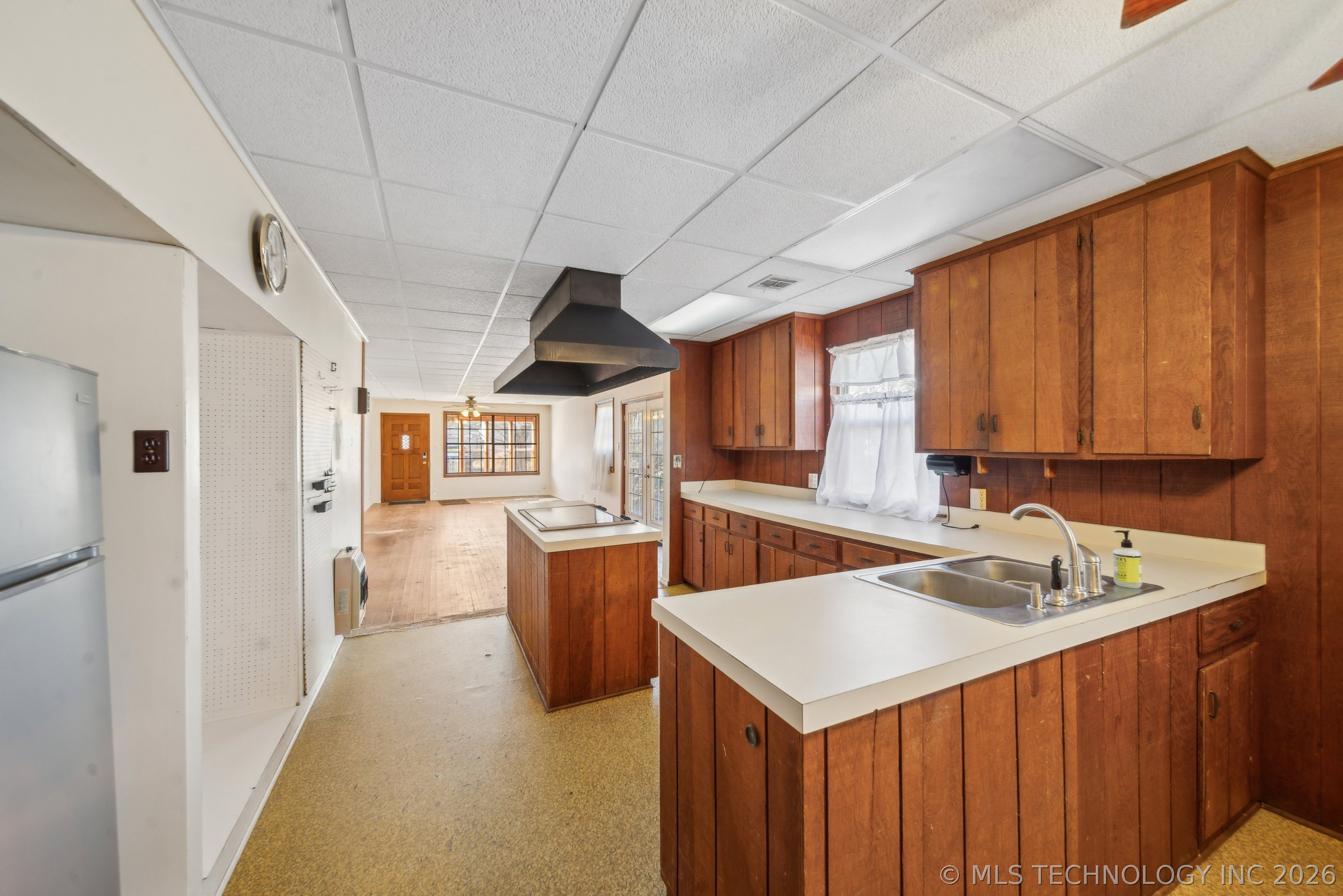 1121 W 9th Street Property Photo 10