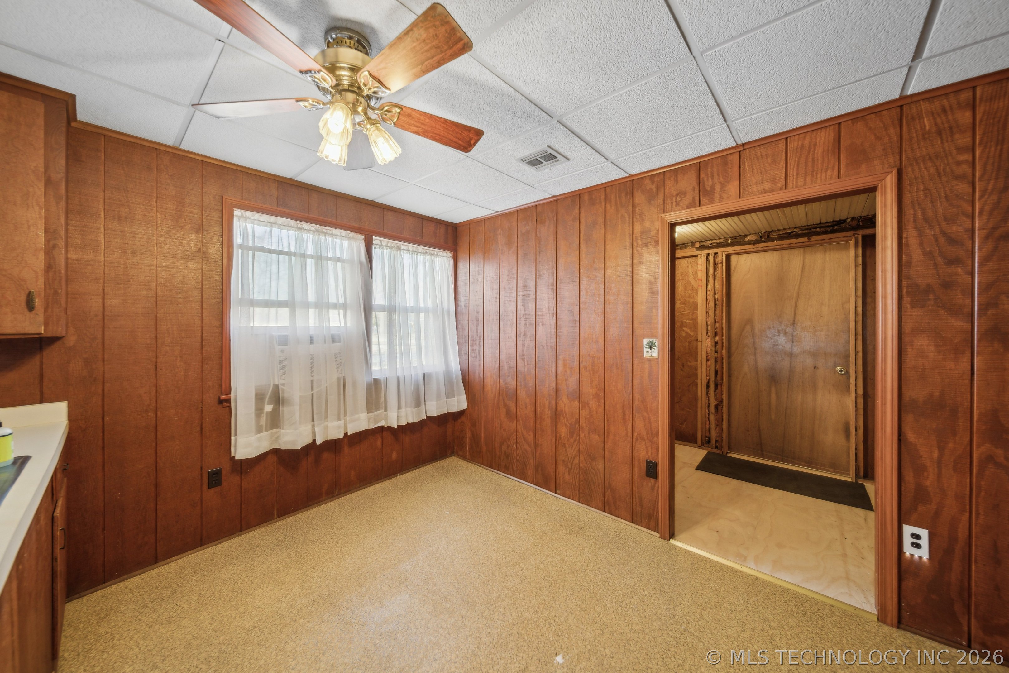 1121 W 9th Street Property Photo 11
