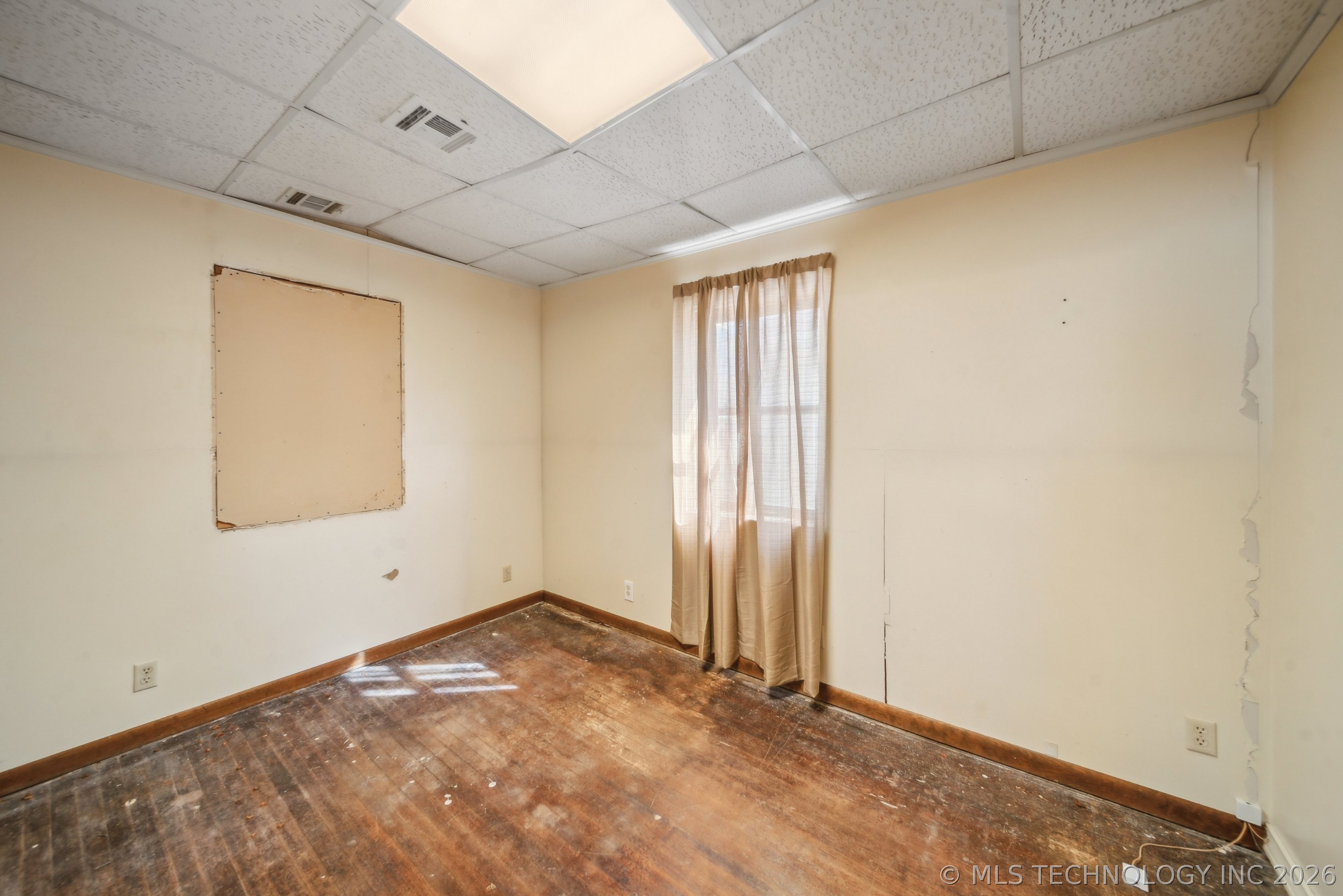 1121 W 9th Street Property Photo 15