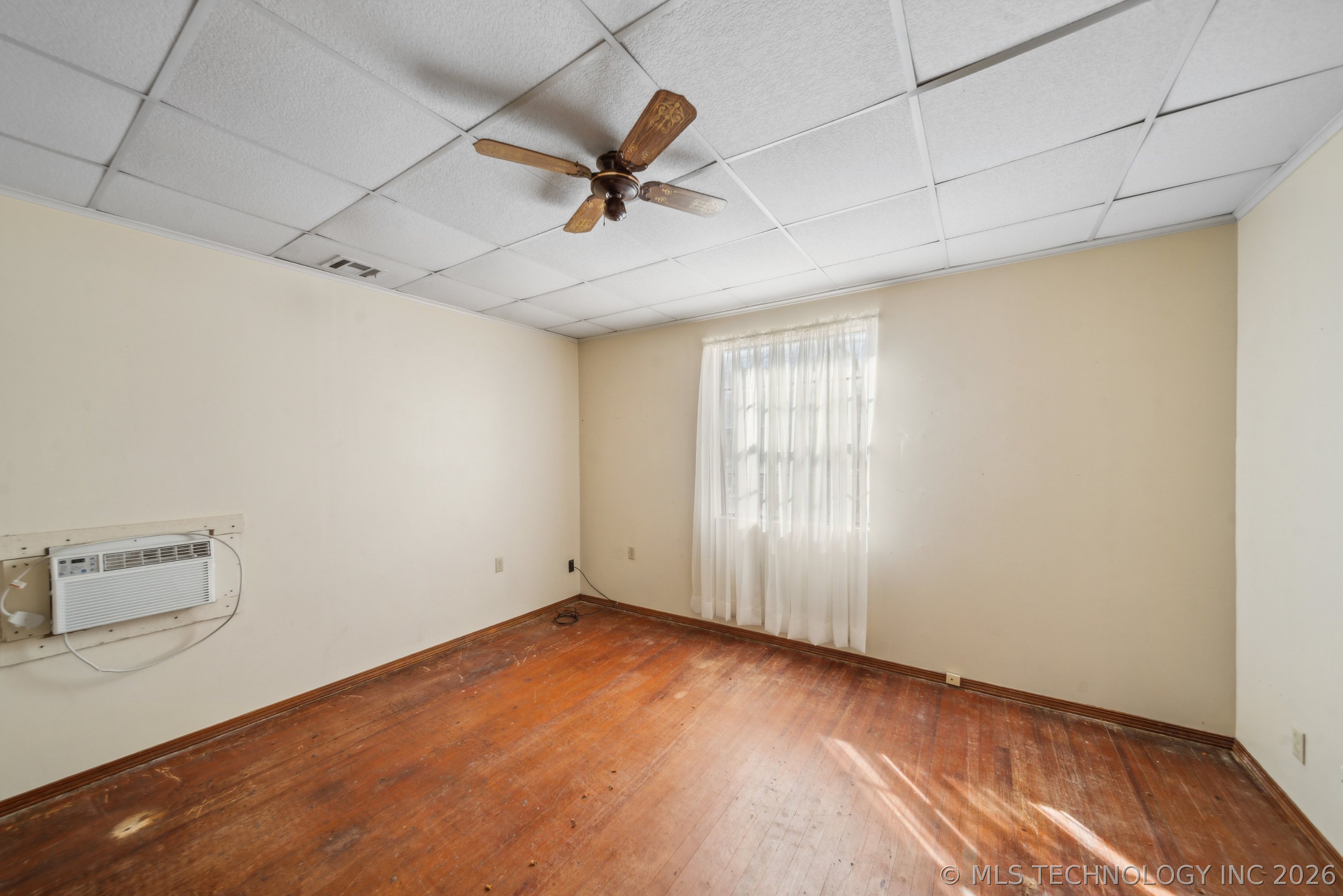 1121 W 9th Street Property Photo 18