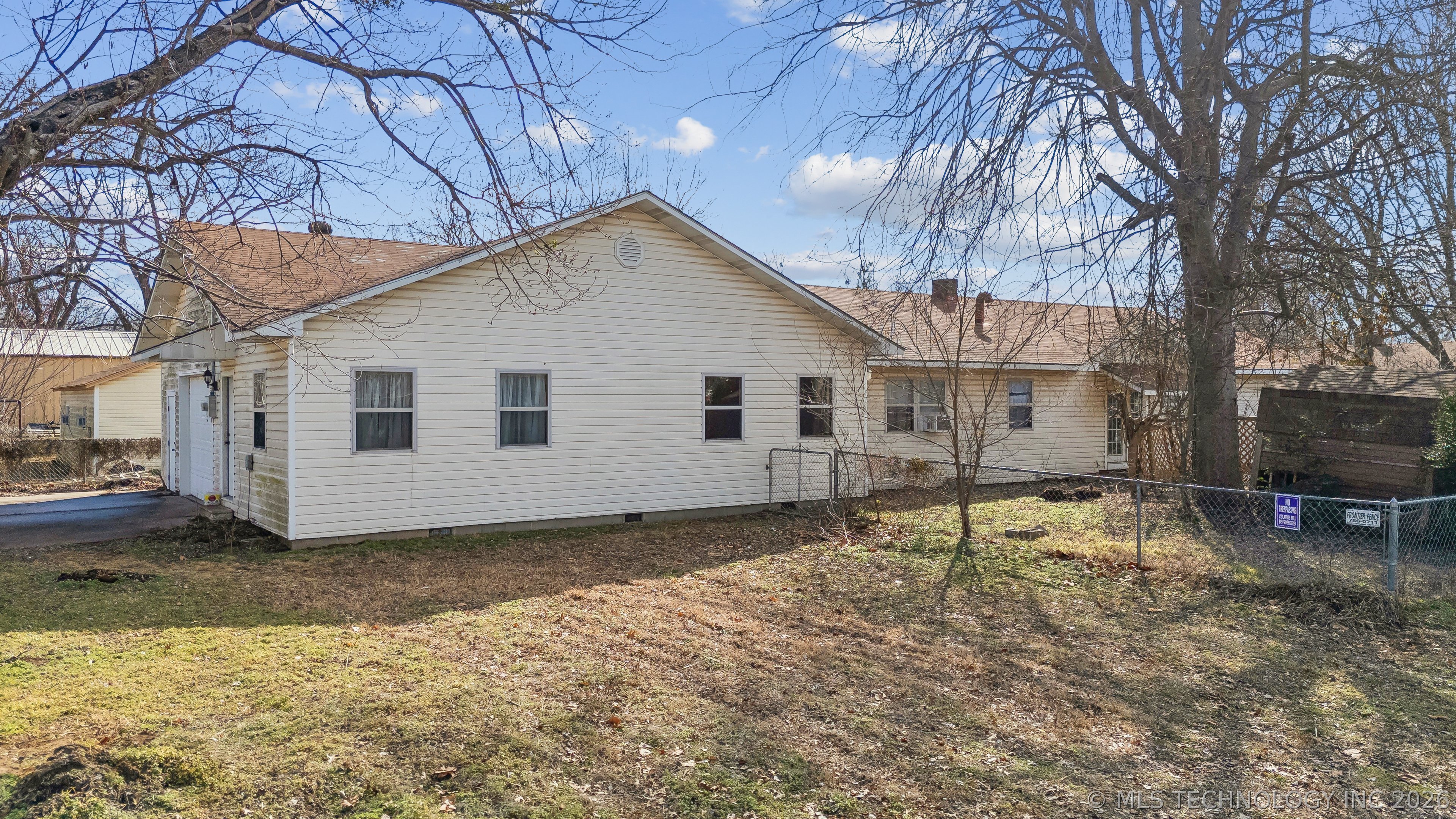 1121 W 9th Street Property Photo 28