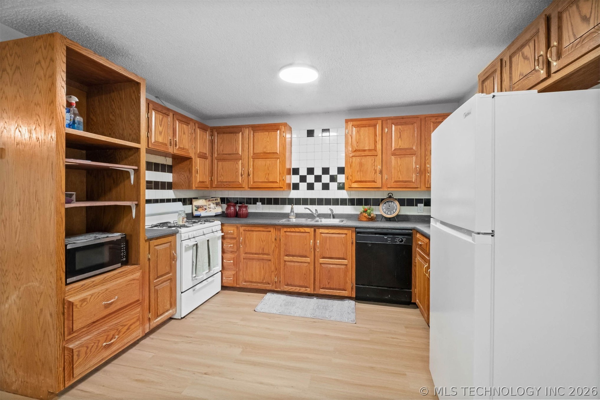 317 W Cedar Property Photo 12