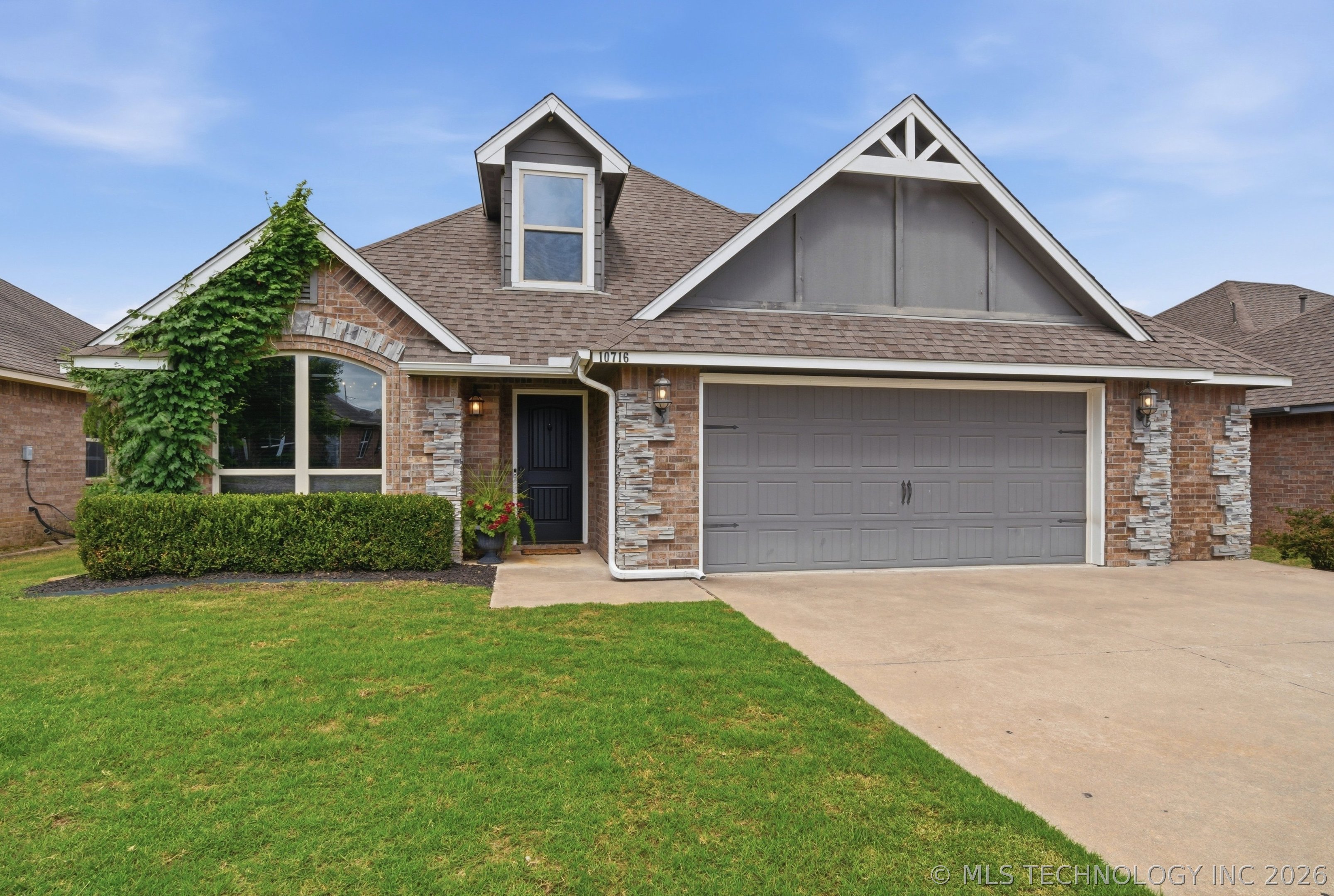 10716 Masters Circle Property Photo 2