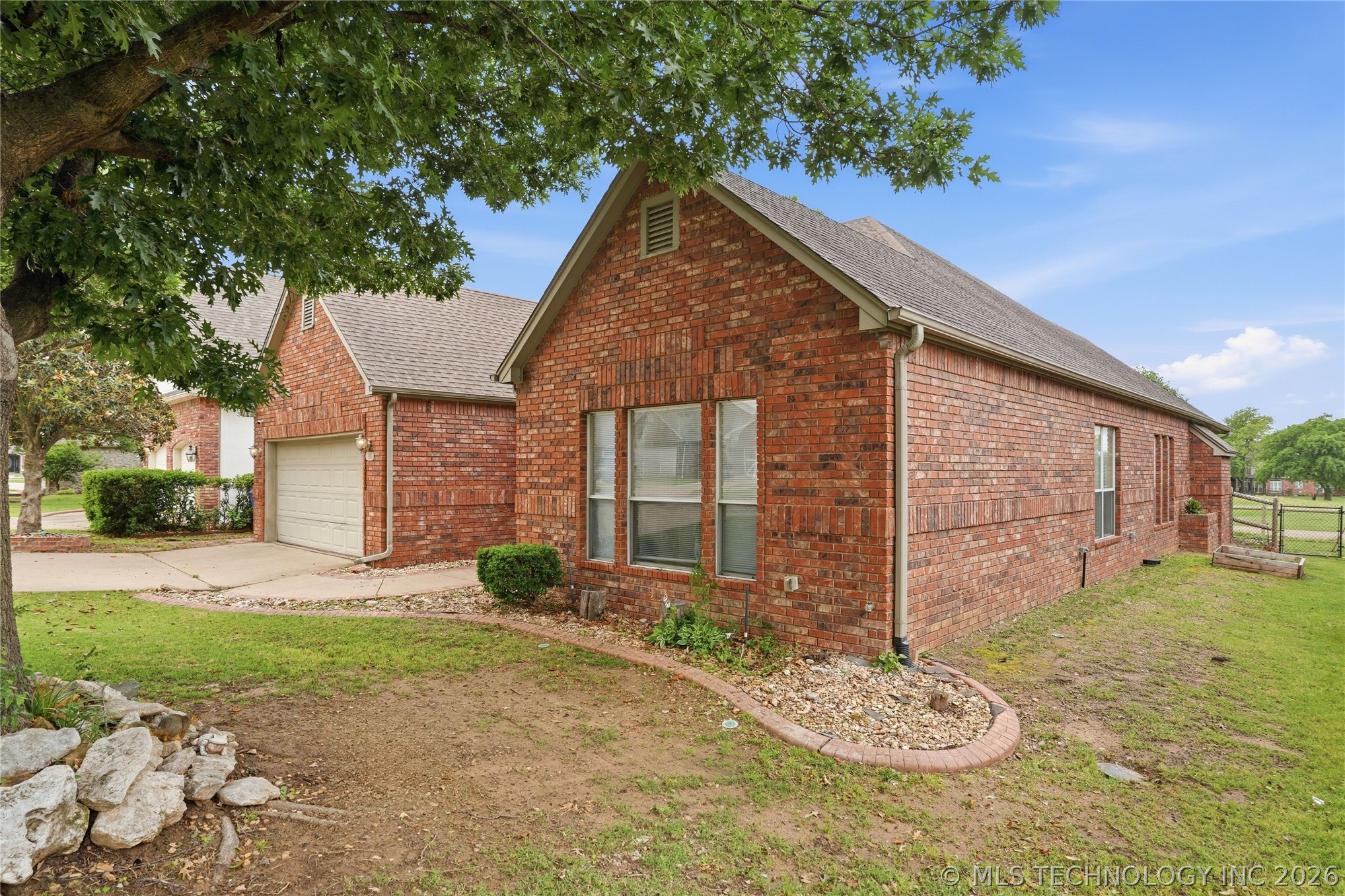 3404 N Battle Creek Drive Property Photo 4