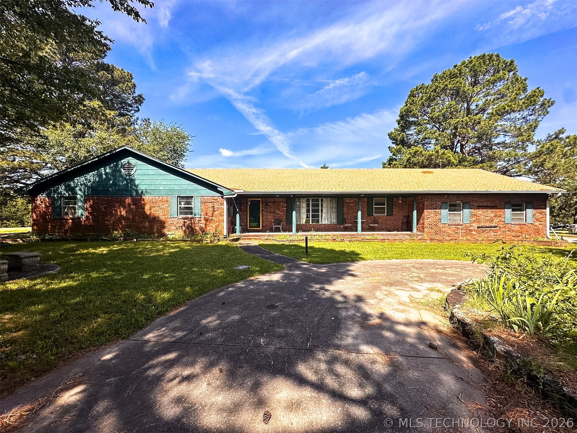 2435 S Woodland Road Property Photo 1