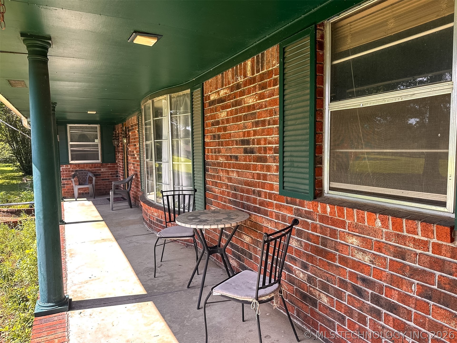 2435 S Woodland Road Property Photo 5
